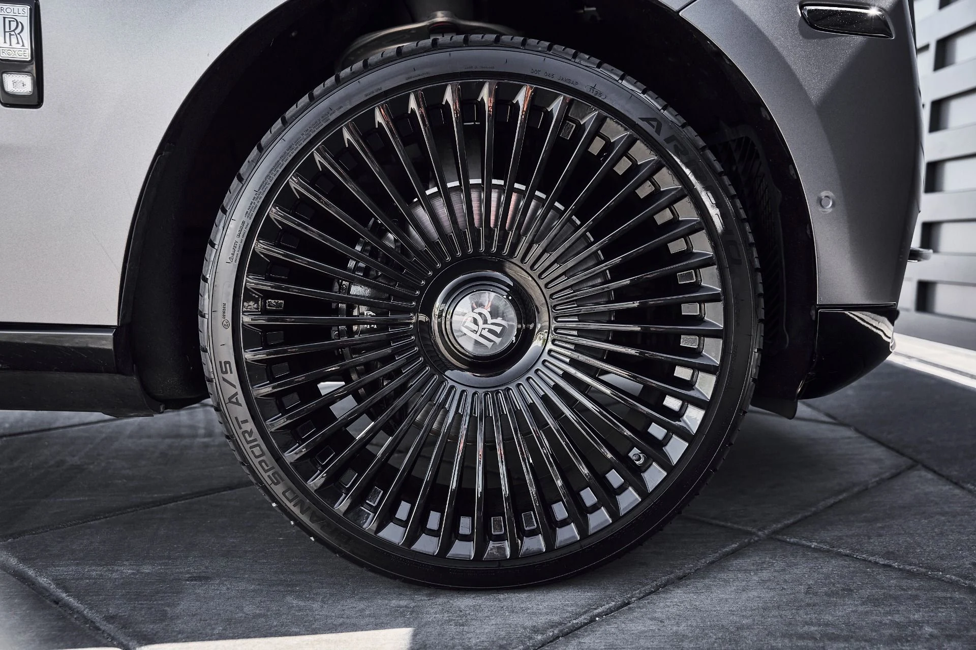 mph020_2310711711_Used_2020_Rolls_Royce_Cullinan_Base_1780083344_361320de01