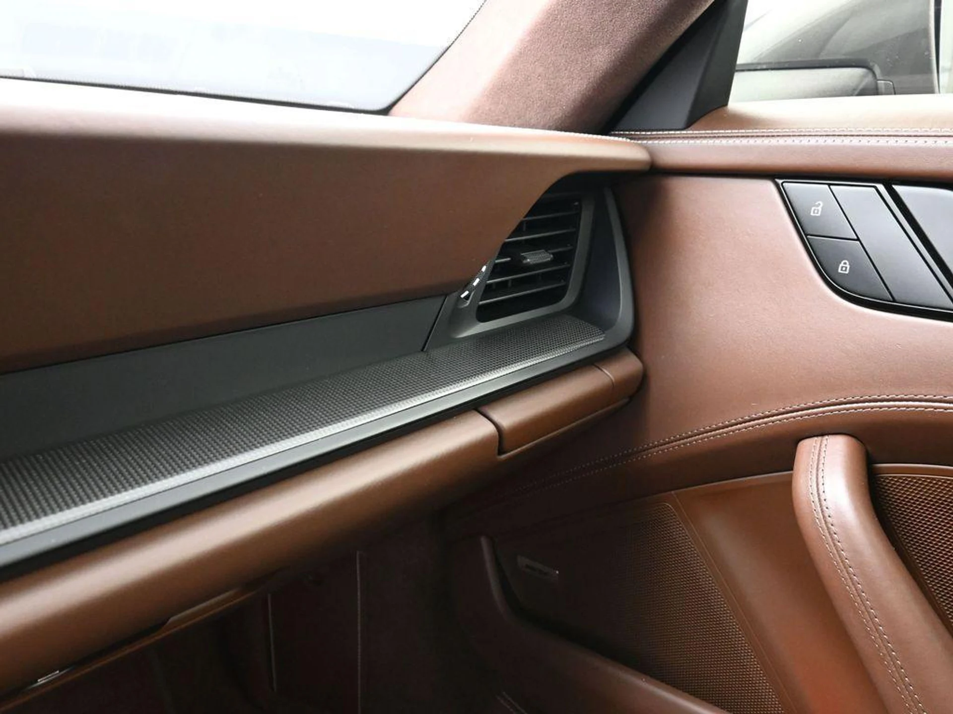 mph020_2323050839_q7y_M_Of_Kp_S_Ky_Tm_Jj_LWV_6d_Dns_Gu_LQ_89aa49886c