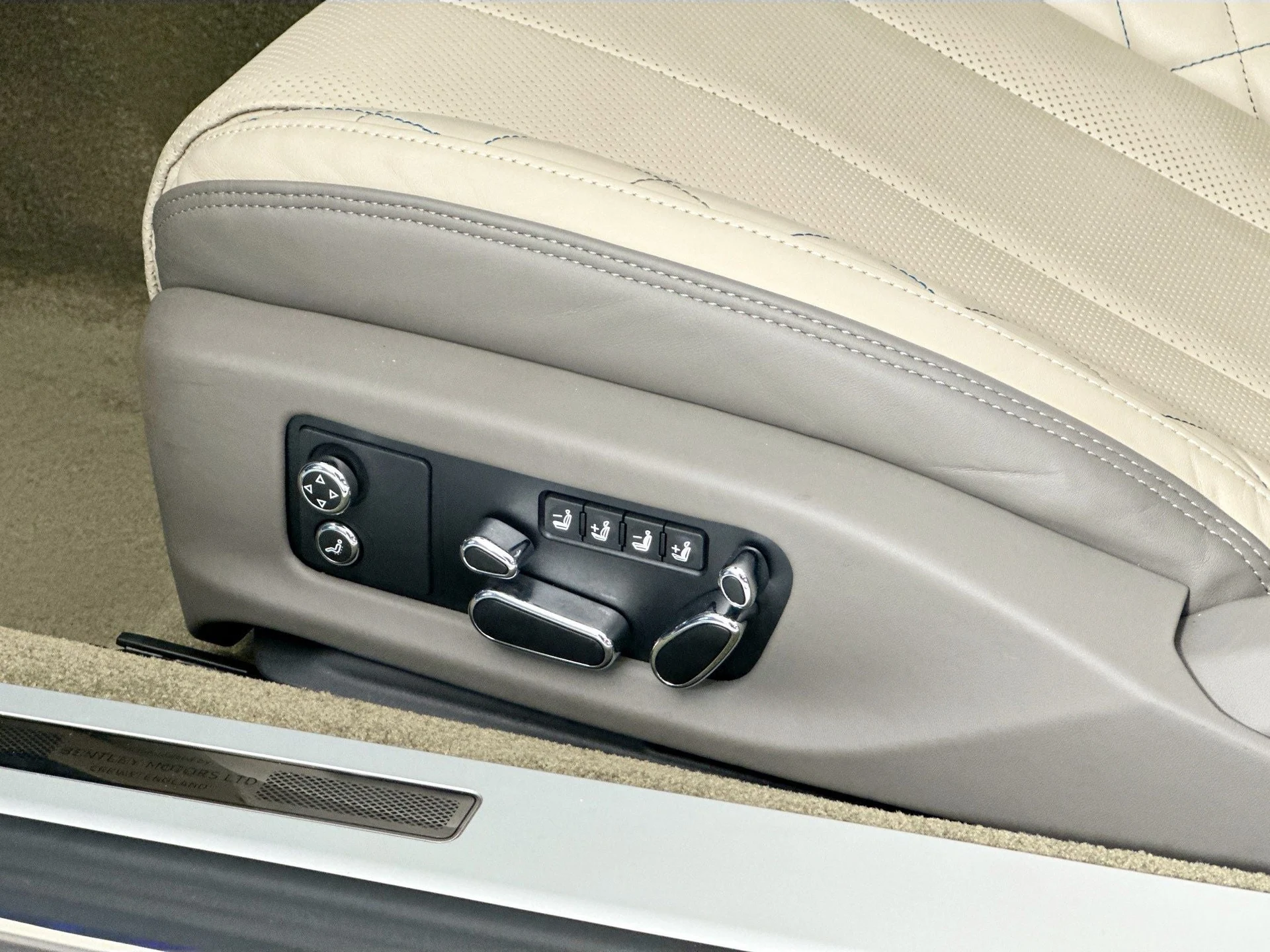 mph020_2323128643_21_13d9c480db