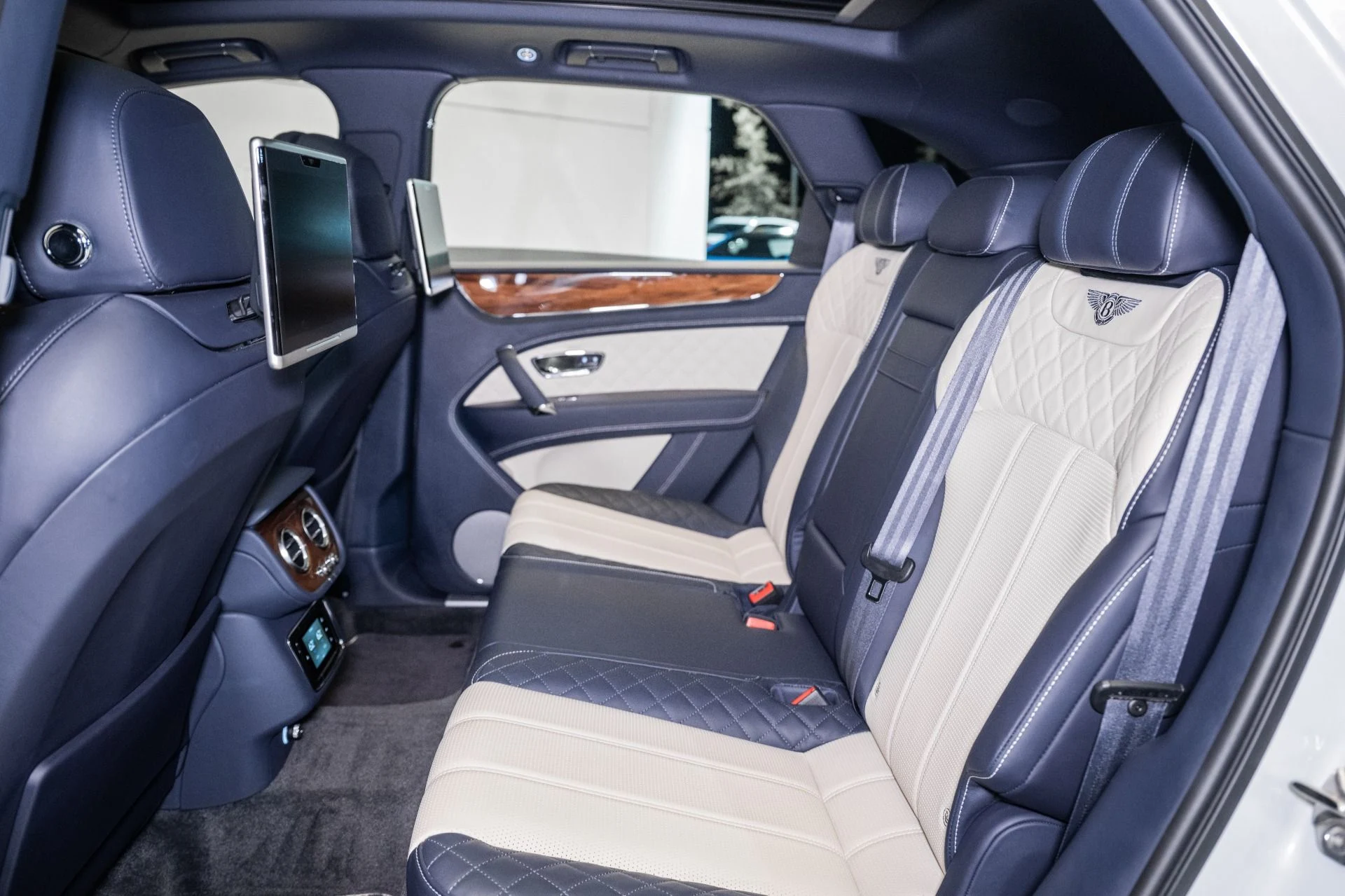 mph020_2330468573_Used_2019_Bentley_Bentayga_V8_1759420865_3dbe1a03b6