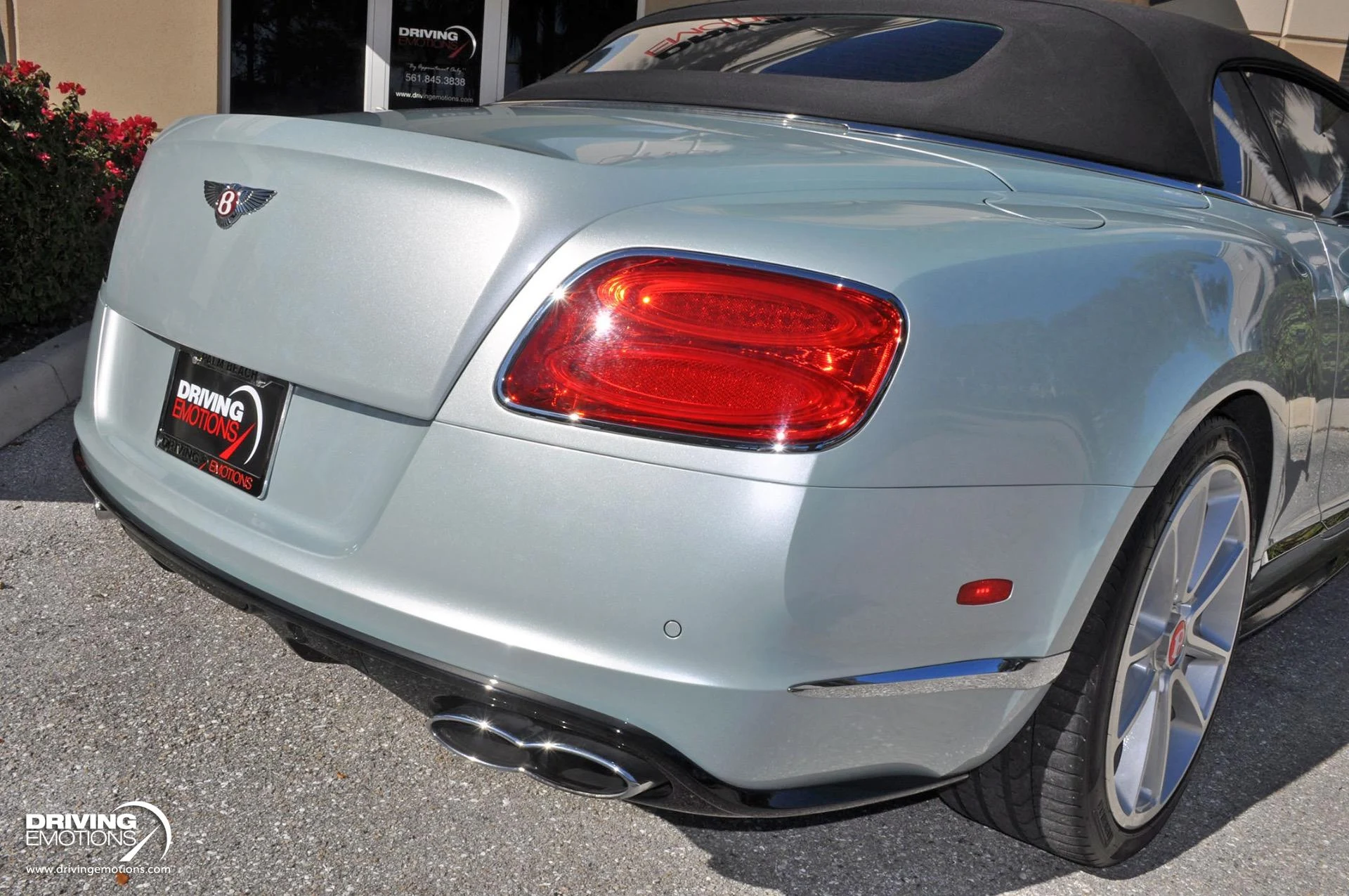 mph020_2341943882_886_p21_l_3f49741db5