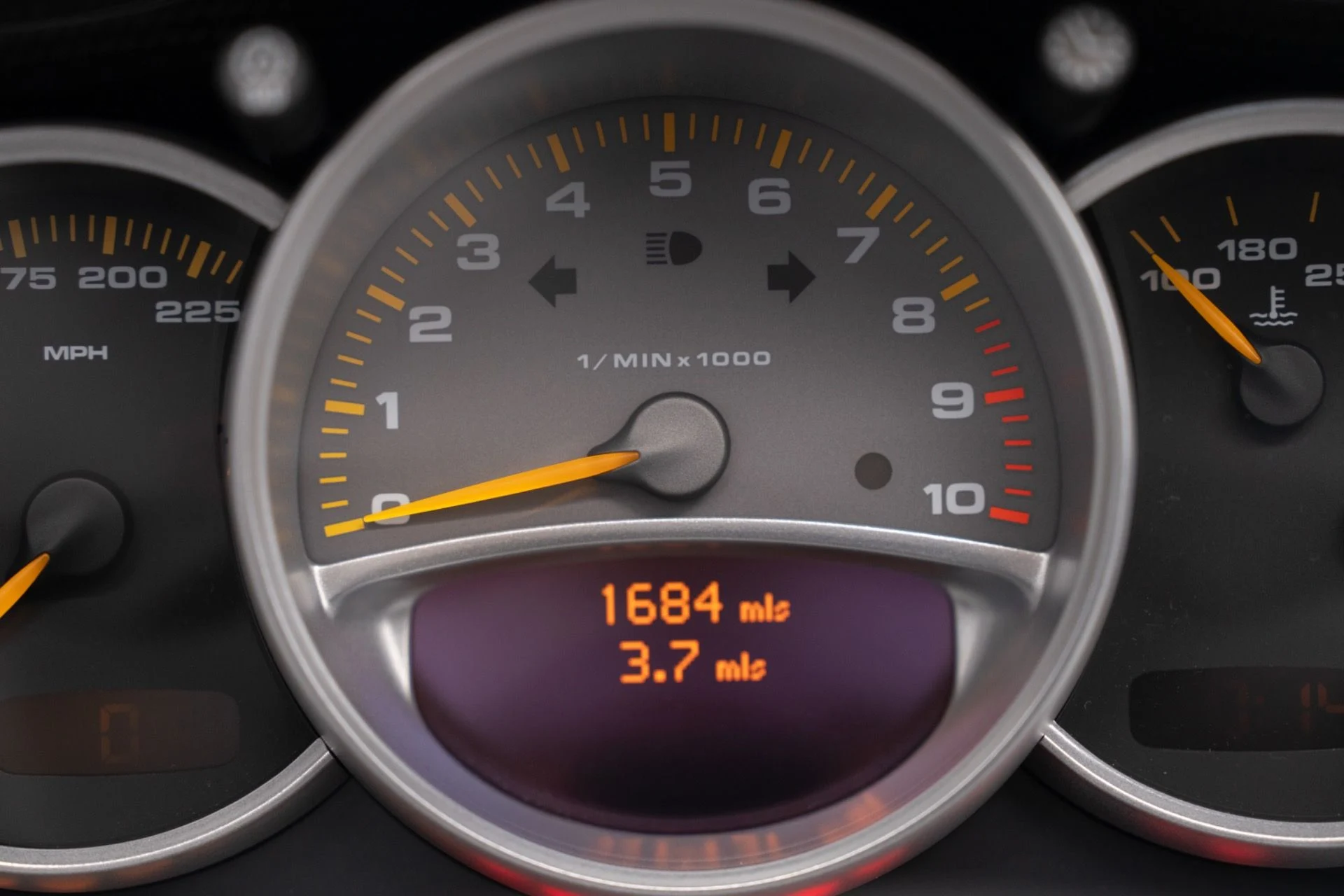 mph020_2342847927_Used_2004_Porsche_Carrera_GT_1793121944_396c829161