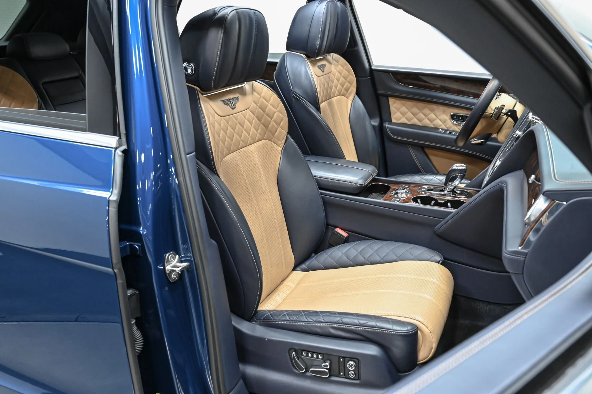 mph020_2343578055_Used_2018_Bentley_Bentayga_W12_1749249697_7c688fa5e2
