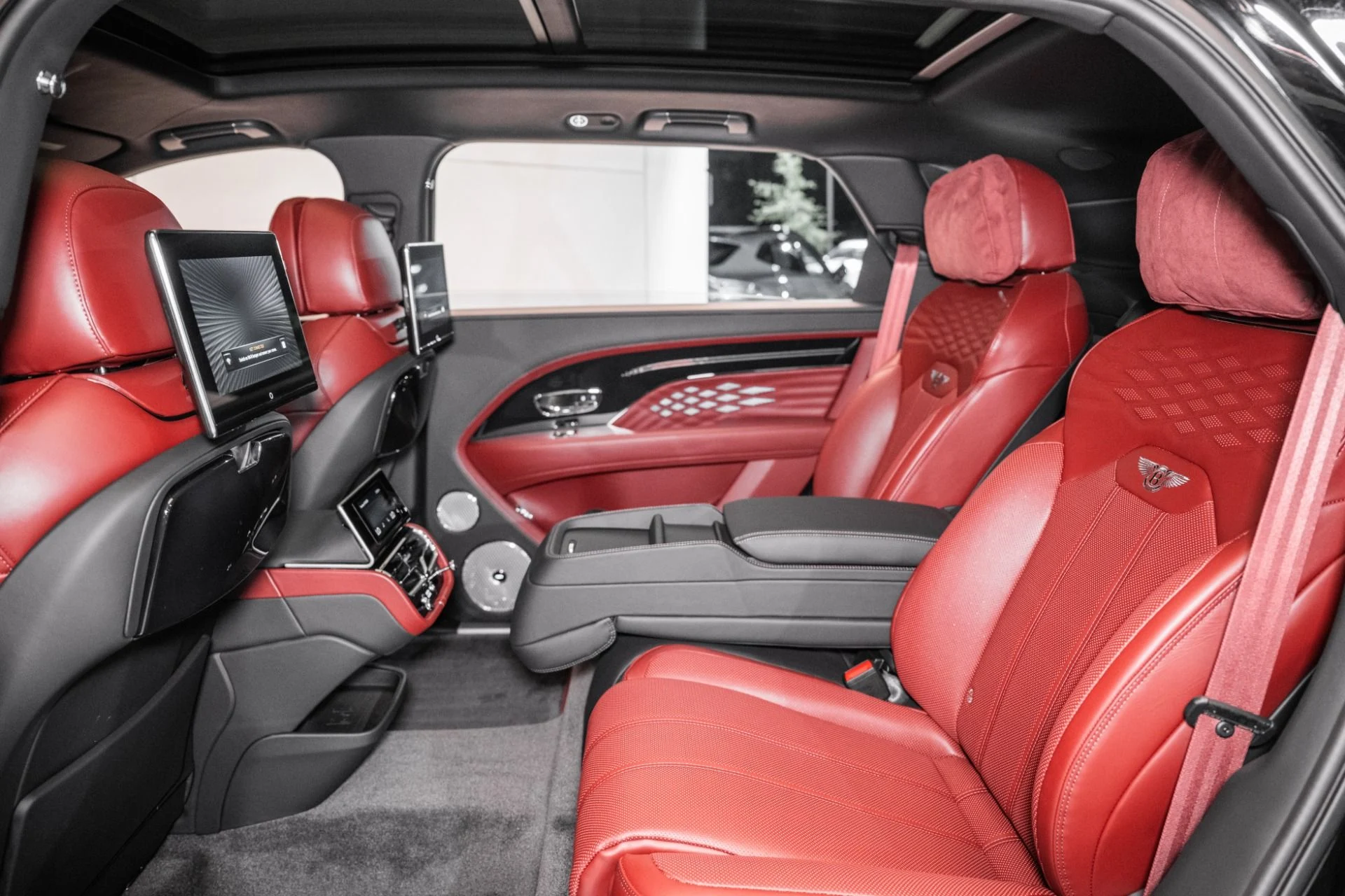 mph020_2356672612_New_2025_Bentley_BENTAYGA_EWB_AZURE_V8_Azure_V8_1749659689_38f4c6be01