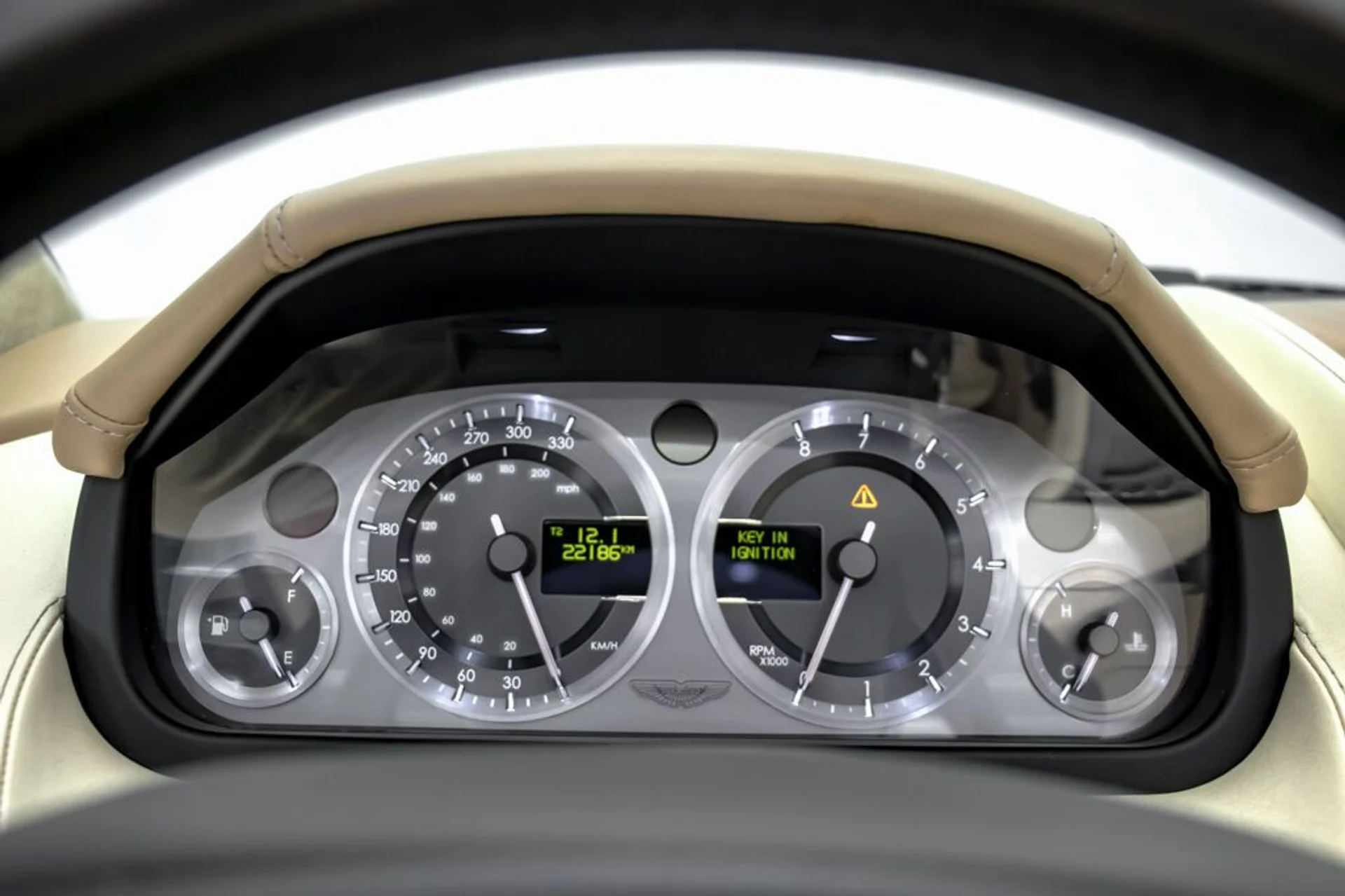 mph020_236458933_aston_martin_db9_2005_jpg_v_1754355020_f9d250b6ec