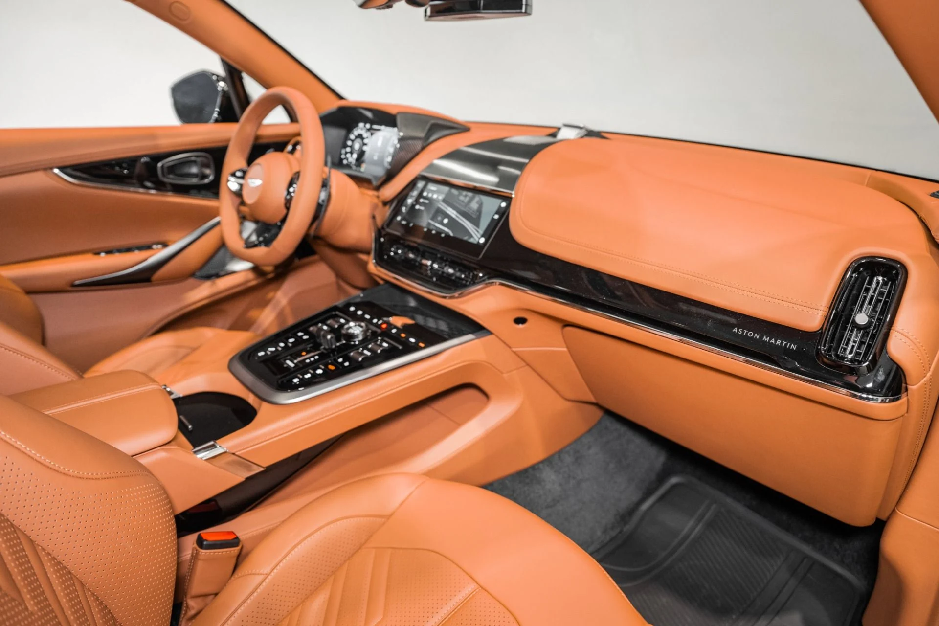 mph020_2365628341_New_2026_Aston_Martin_DBX_S_1775443121_46e231051f