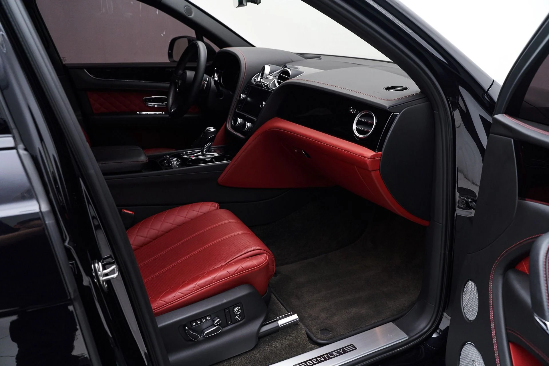 mph020_2368246892_Used_2017_Bentley_Bentayga_W12_1648839996_985dce7001