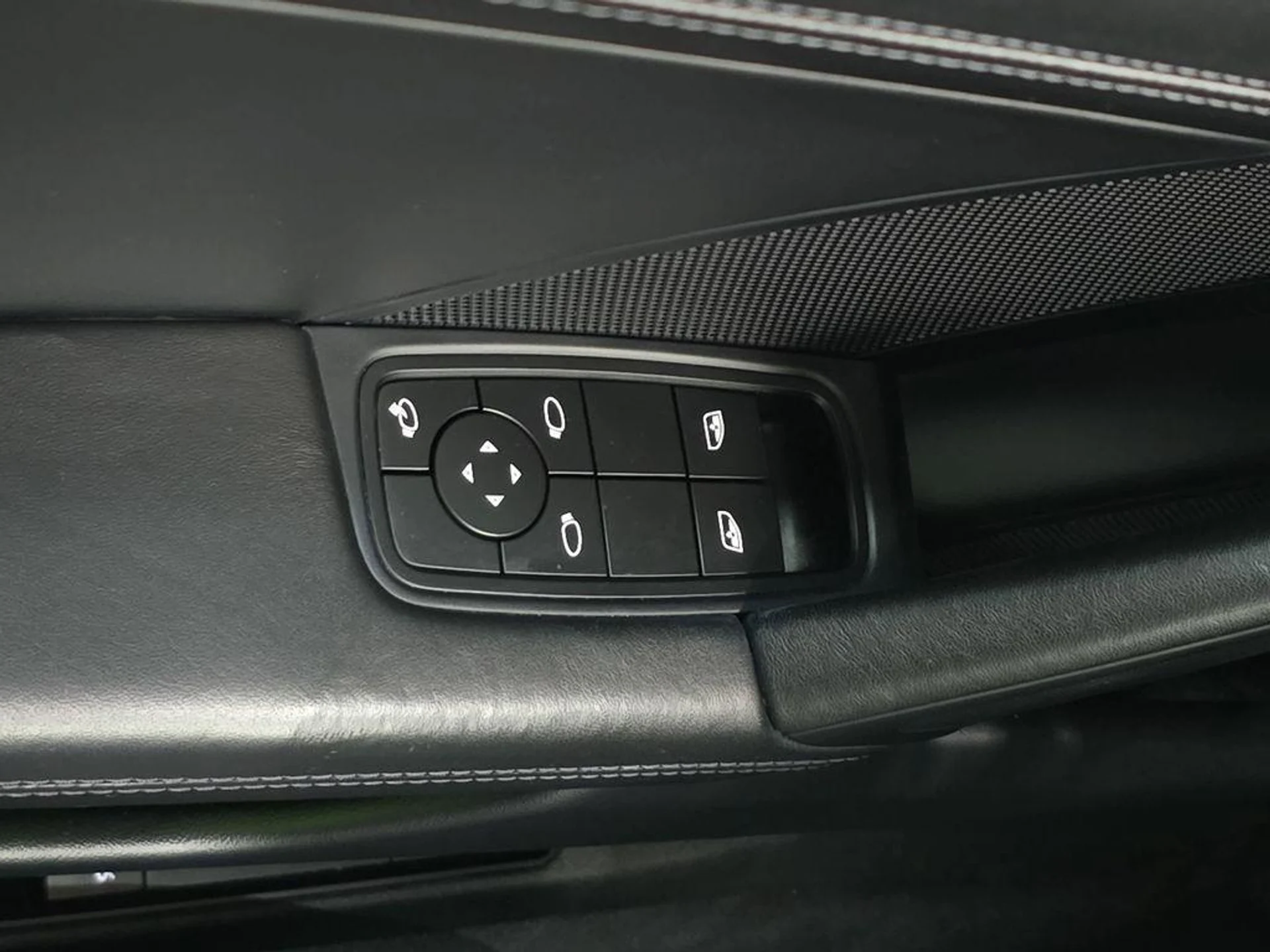 mph020_2374001768_73v_ht_5_VJ_Mn_Ip_Qy_NI_6moy_Sw_R_Ps_e62e05945c