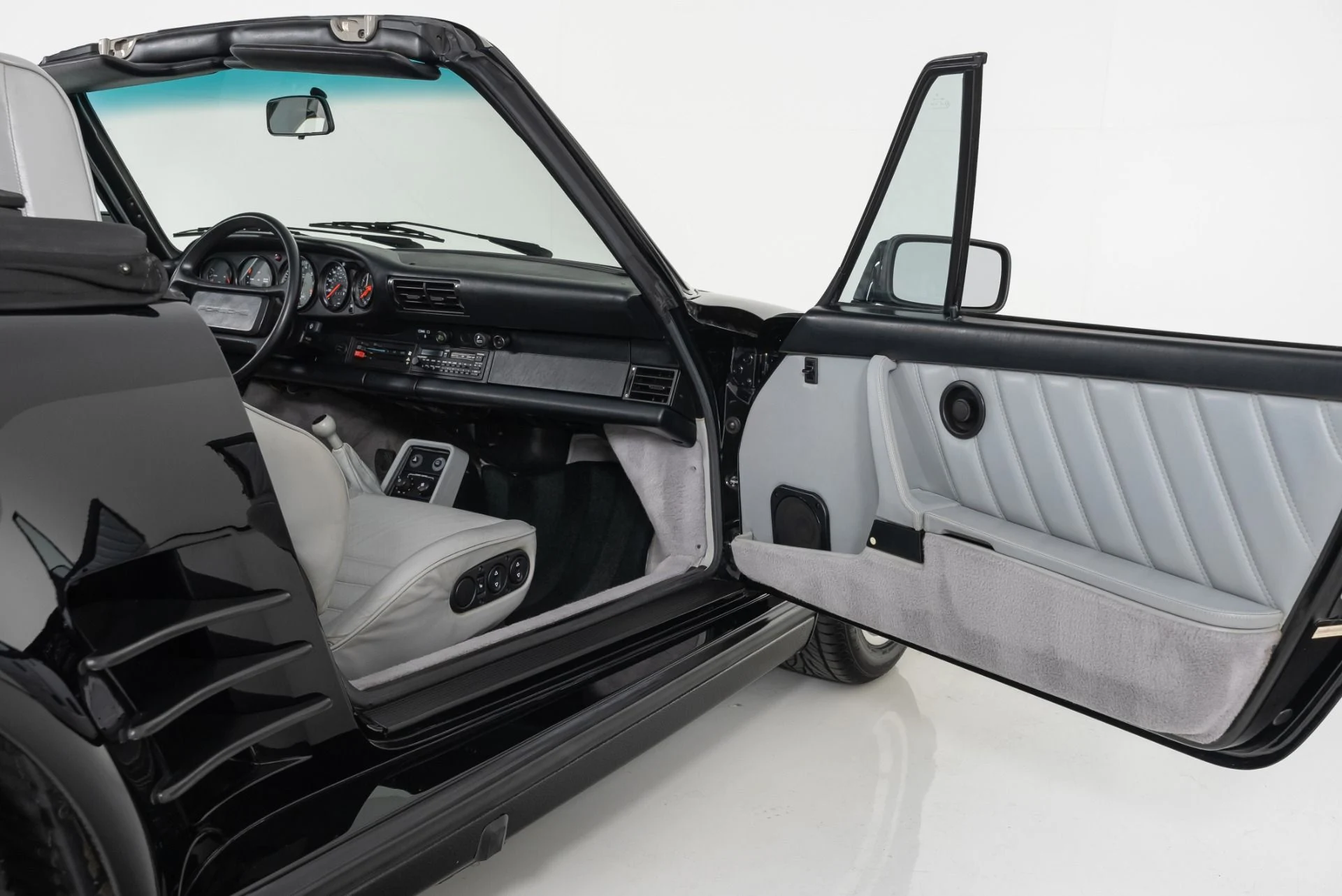 mph020_2379877564_Used_1987_PORSCHE_911_Turbo_1710374619_65688bebb2