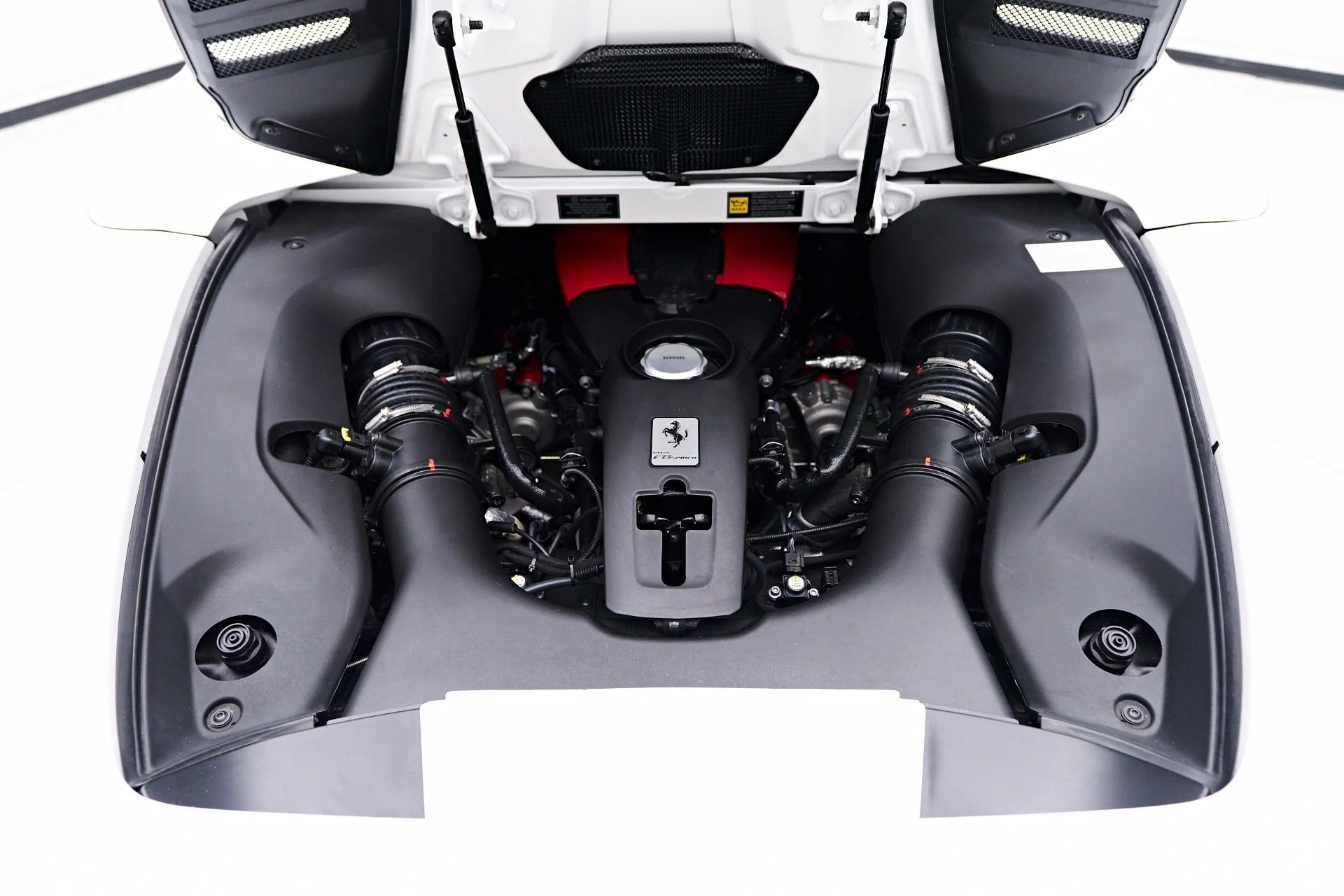 mph020_2386867352_Used_2023_Ferrari_F8_Spider_Base_1753926765_7c90e33b2a