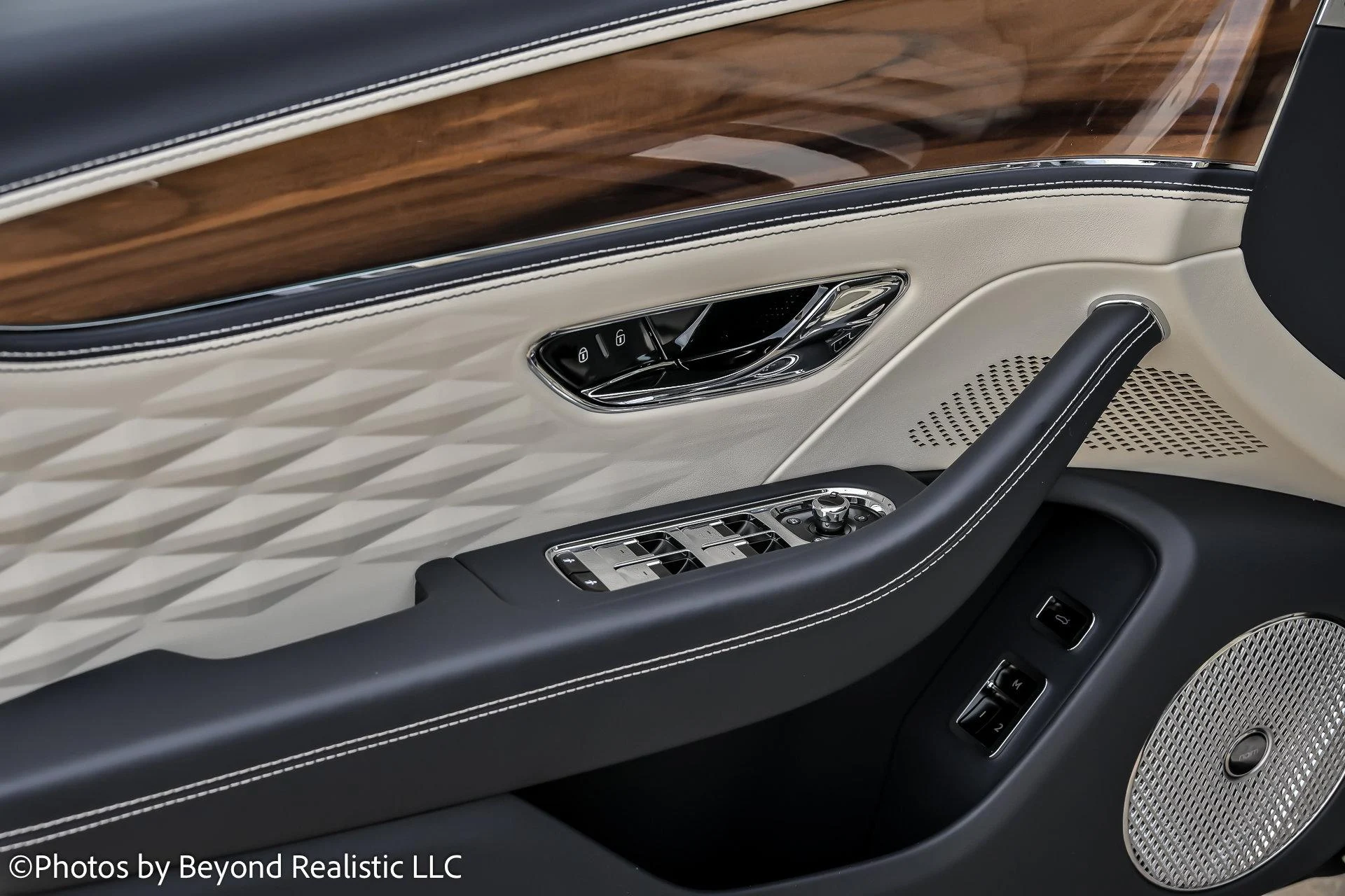 mph020_2392336189_Used_2022_Bentley_Flying_Spur_W12_1761810943_00748b14f5