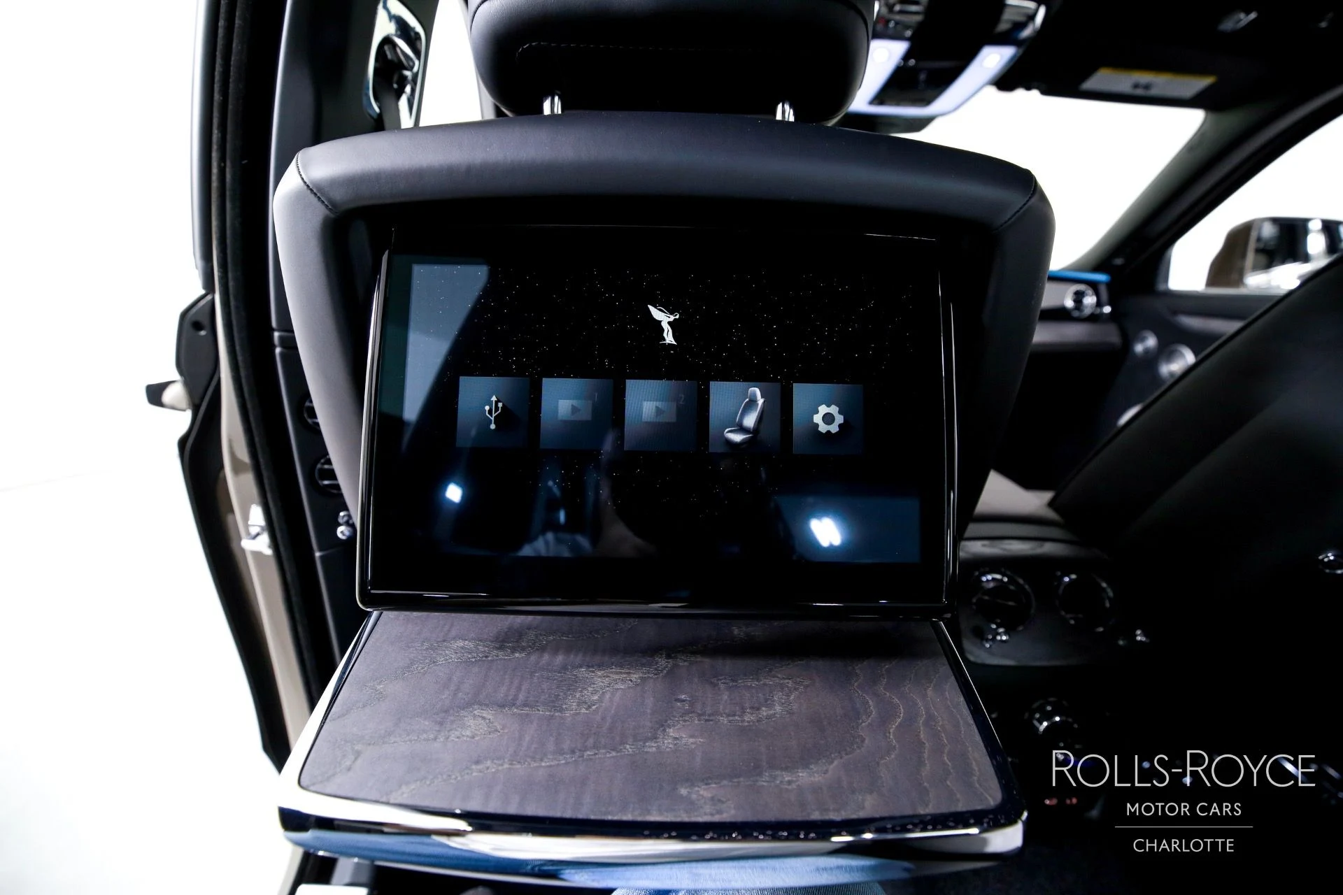 mph020_2393255805_Used_2025_Rolls_Royce_Ghost_1759510962_5609314fd7