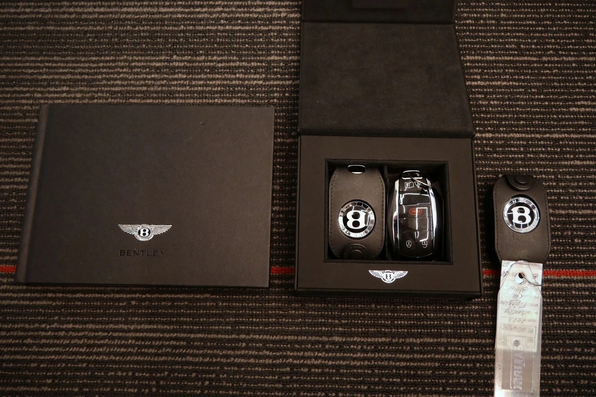 mph020_2394020088_Used_2023_Bentley_Flying_Spur_Hybrid_Touring_Specification_Contrast_Stitching_Piping_Bang_and_Olufsen_1769812693_7e6635dac4