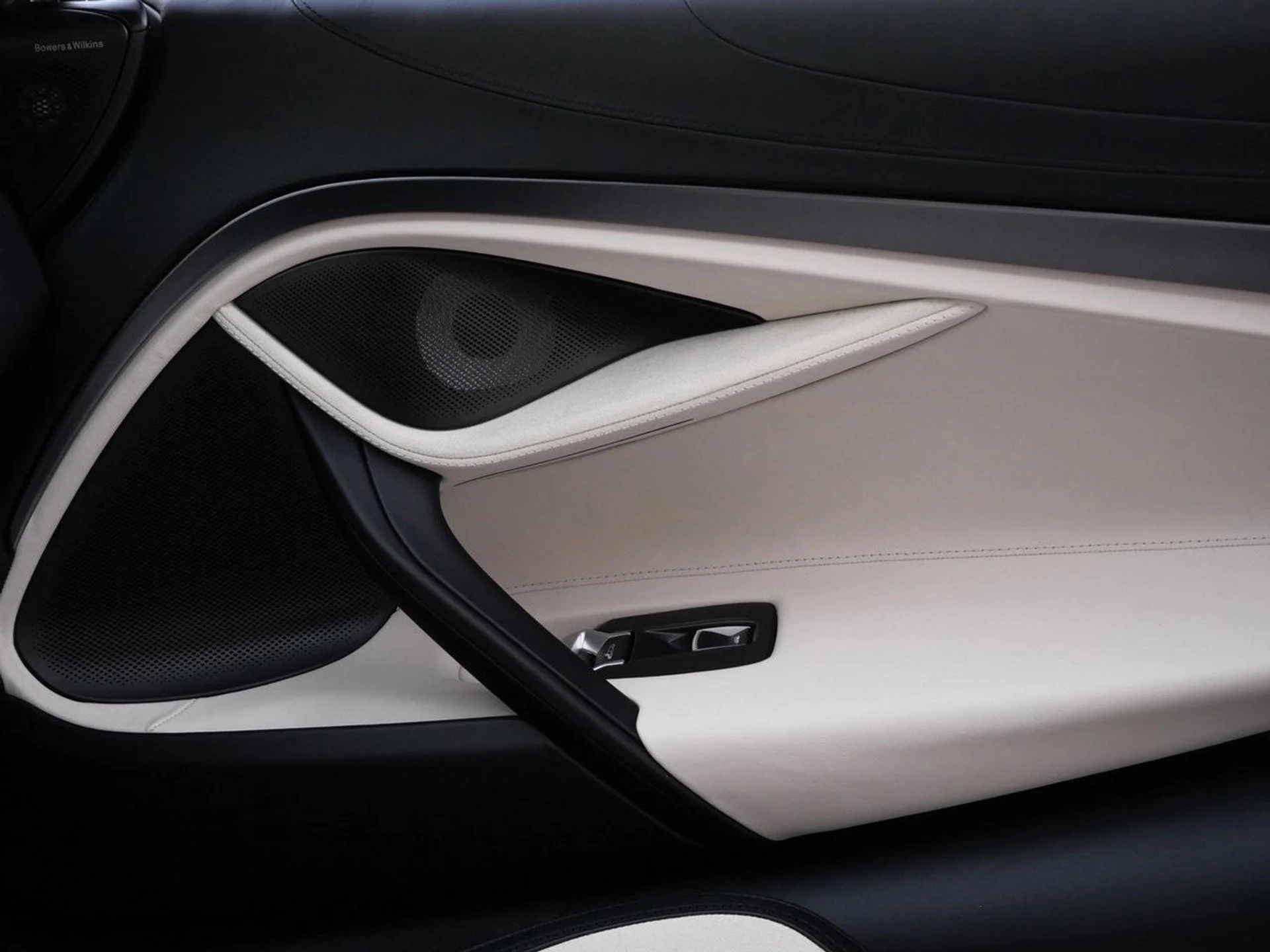 mph020_2412988687_b23b6a2a328460da6af6dc5e376ab39ax_ec6d11b6d4