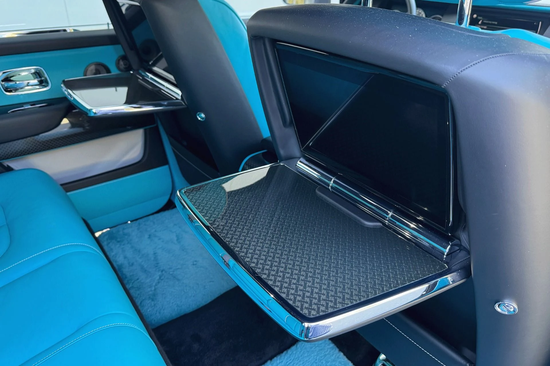 mph020_242638619_Used_2022_Rolls_Royce_Black_Badge_Cullinan_1758544859_fdca22d5d5