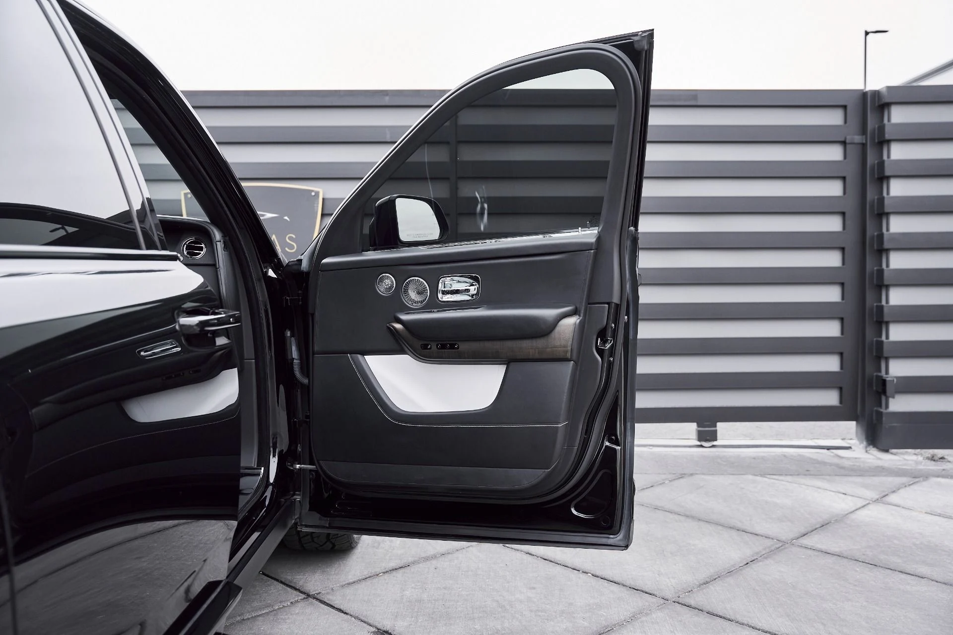 mph020_2427128057_Used_2019_Rolls_Royce_Cullinan_Base_1767201657_1c0aa2fd95