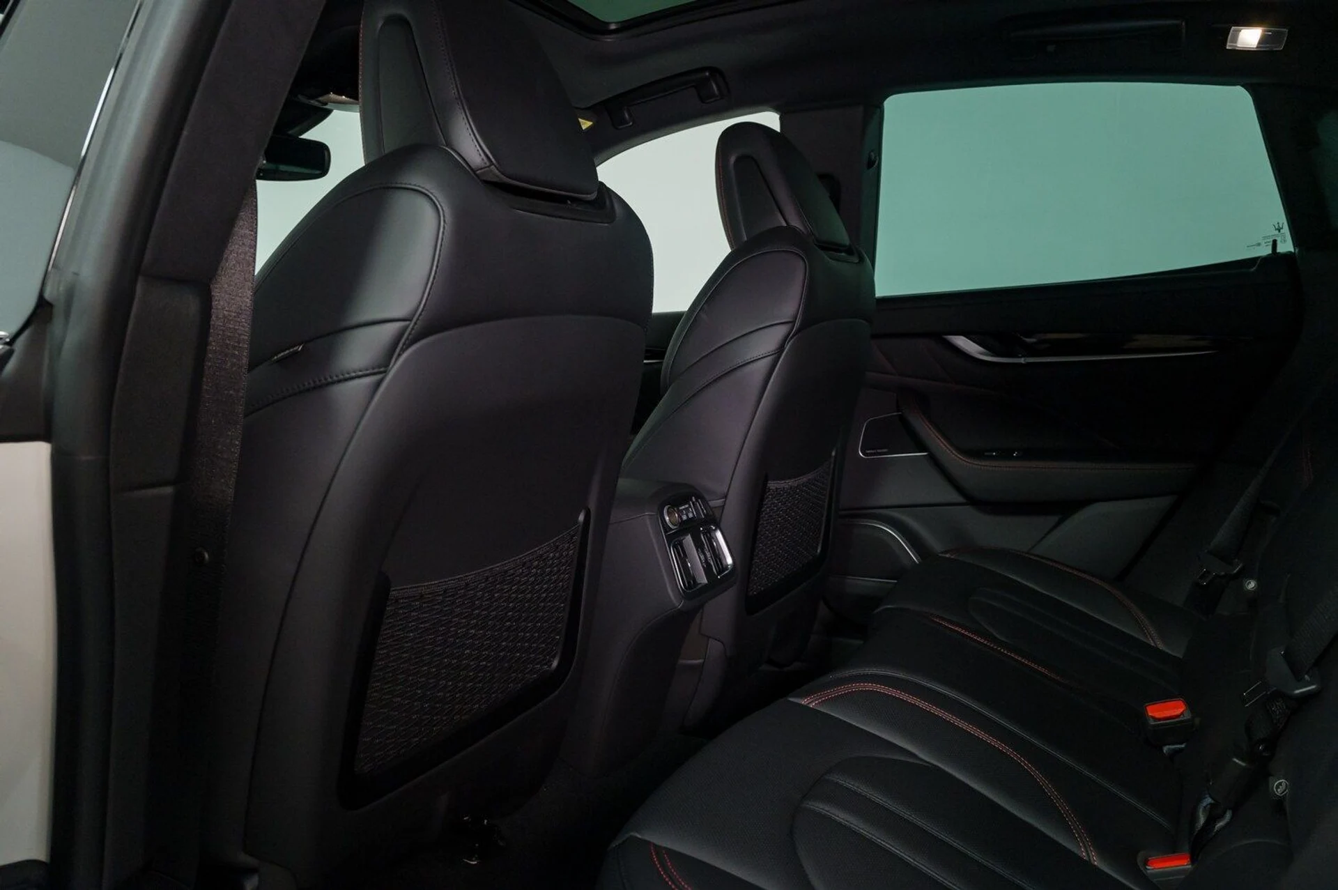 mph020_2428713018_08f20f37061049946429efa91d054829x_35f4f11d14