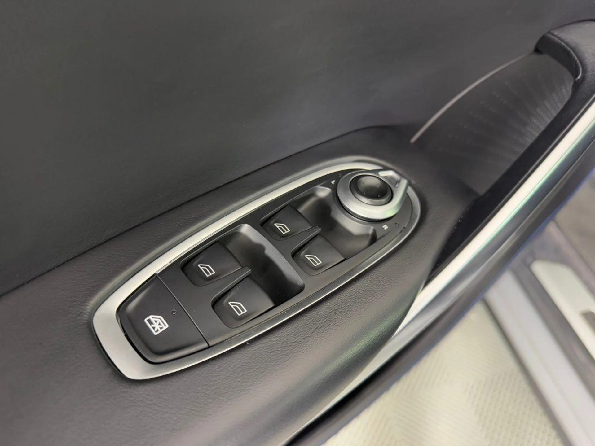 mph020_2435878423_c_Unp_CJ_0u_Tf_Cg_D4_X_Fw_E_Hu_7rv_ZJA_4085f81145