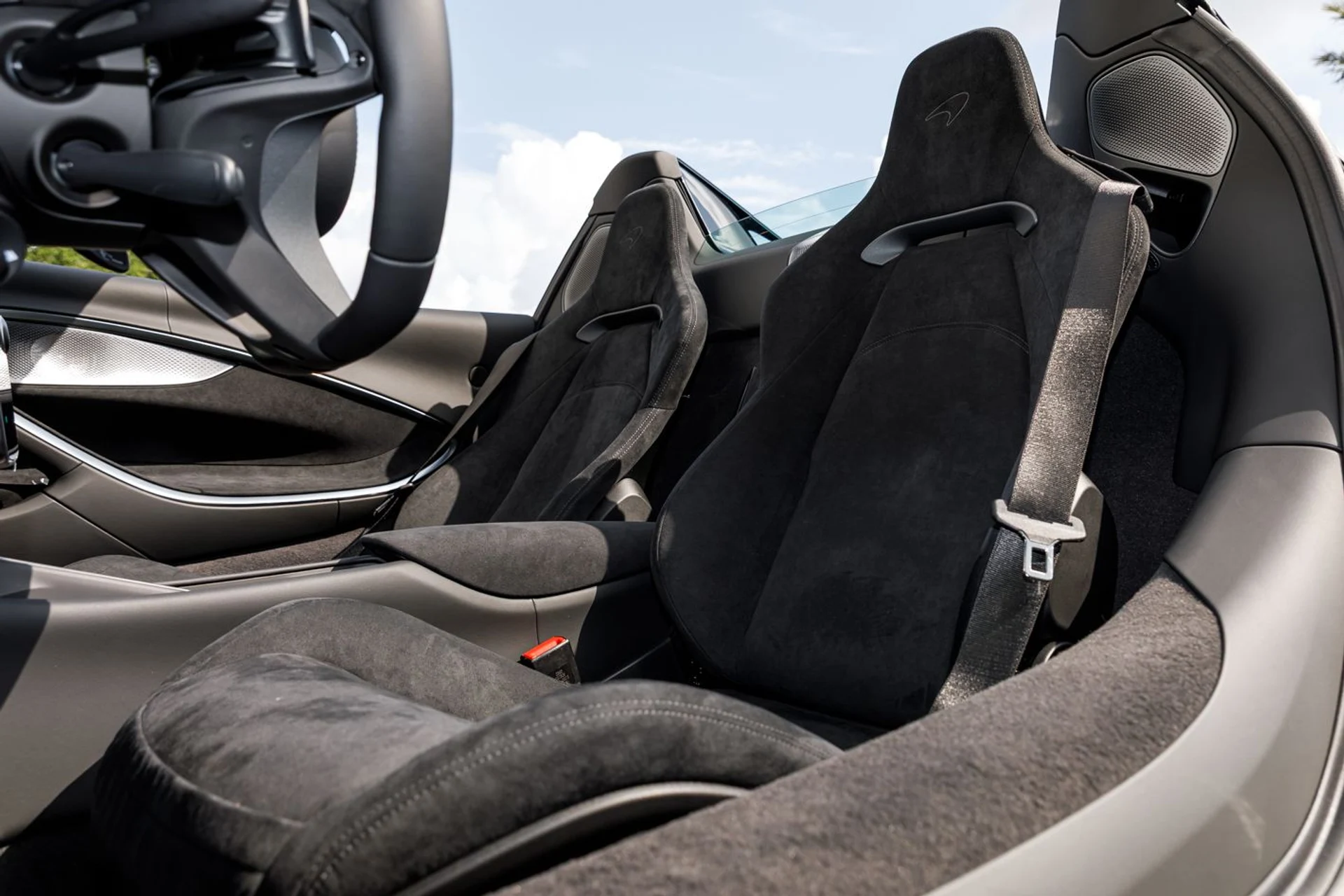 mph020_2436649031_587_p21_l_38ad2e9053