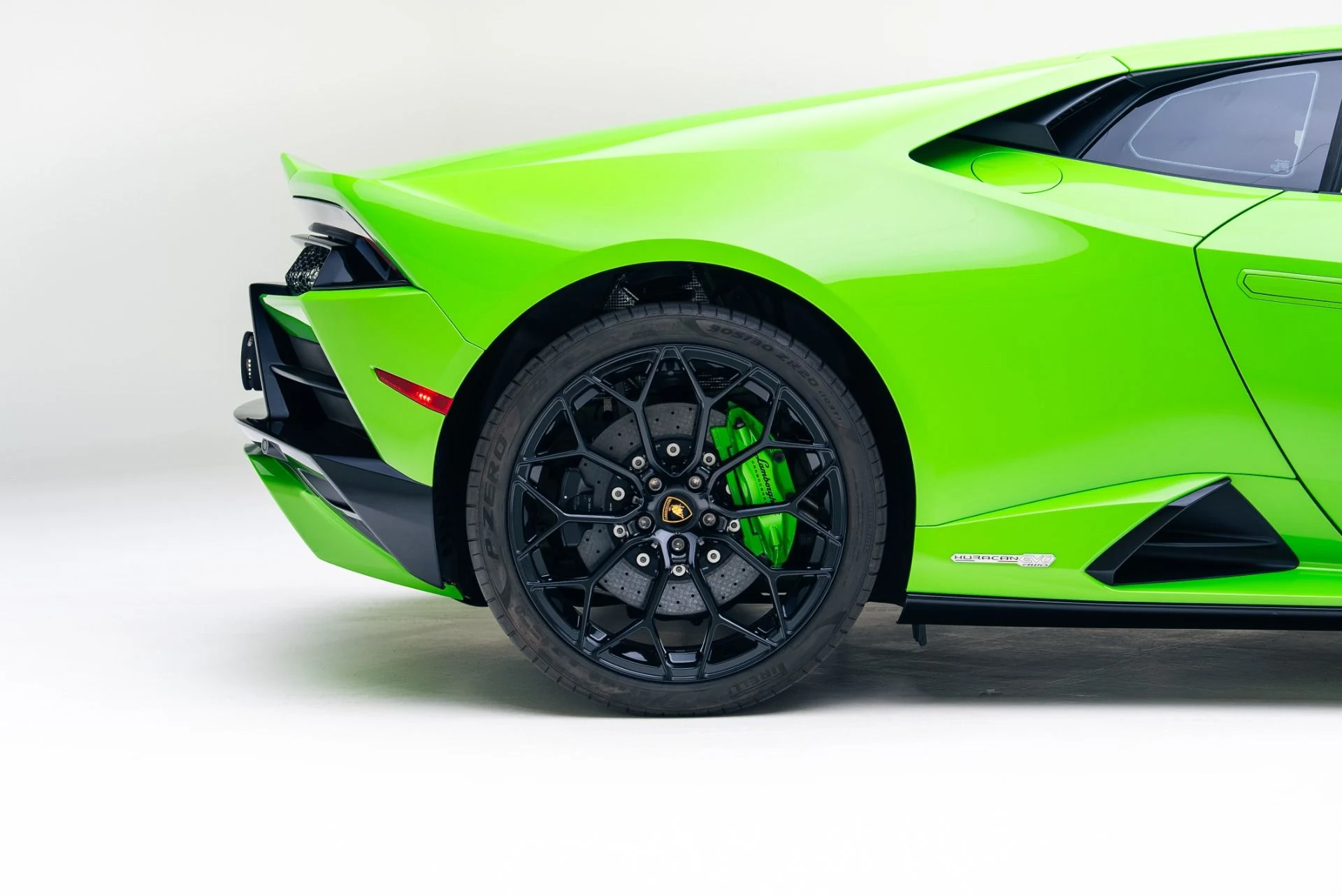 mph020_2445993781_Used_2023_Lamborghini_Huracan_EVO_1765473040_85f09611c3