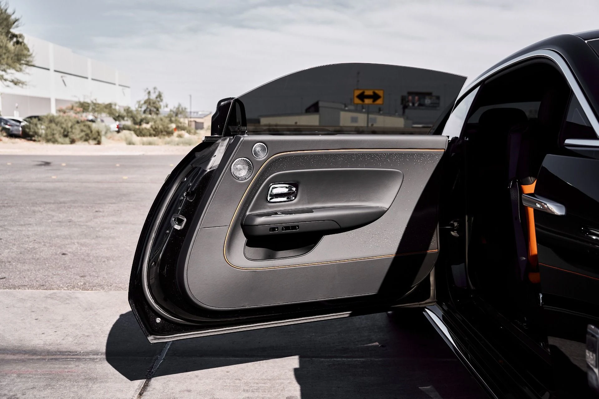 mph020_2449939093_Used_2025_Rolls_Royce_Spectre_Base_1775246499_fd81caea2d