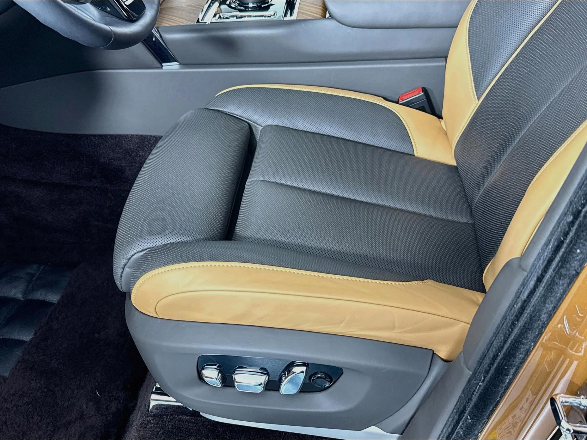 mph020_245550218_Used_2023_Rolls_Royce_Cullinan_1790281996_12c65e4071