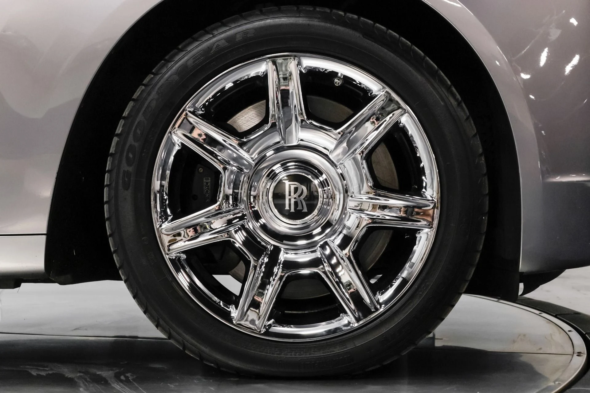 mph020_2459172755_Used_2010_Rolls_Royce_Ghost_1762979207_504b2cfcd1