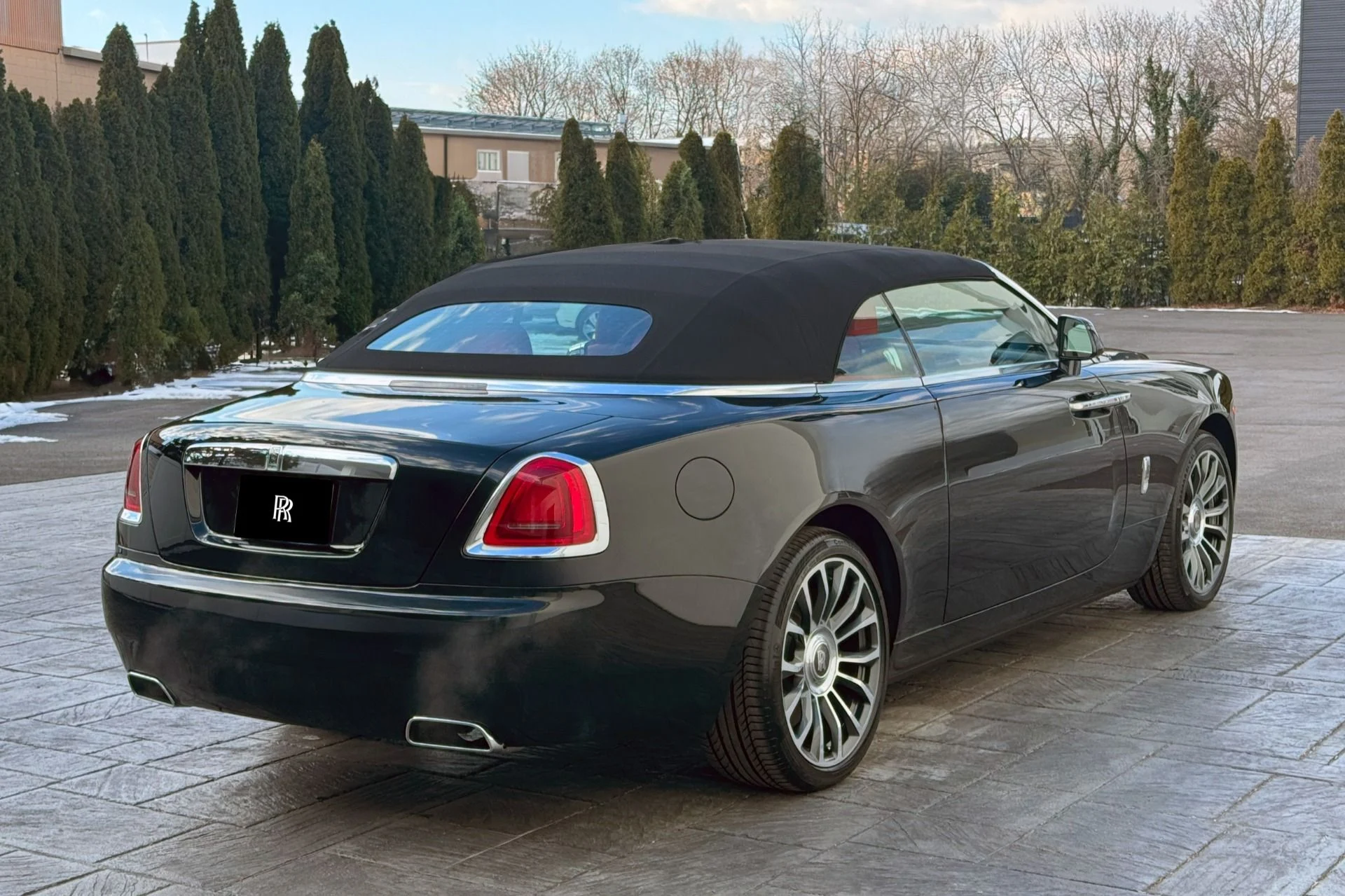 mph020_2470584624_Used_2020_Rolls_Royce_Dawn_1738172030_42ce8da913