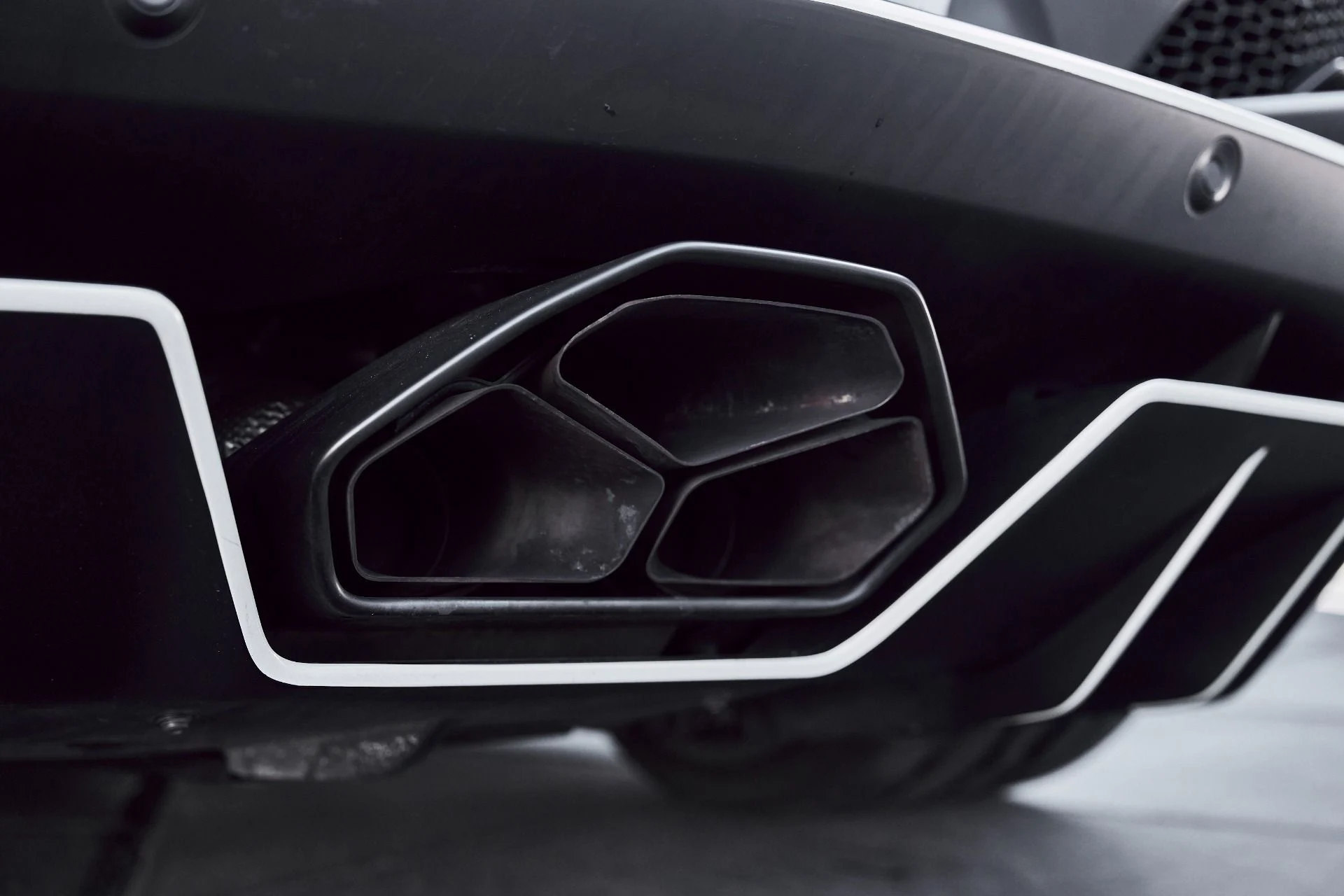 mph020_247785153_Used_2018_Lamborghini_Aventador_S_Base_1773191795_8e9559c16d