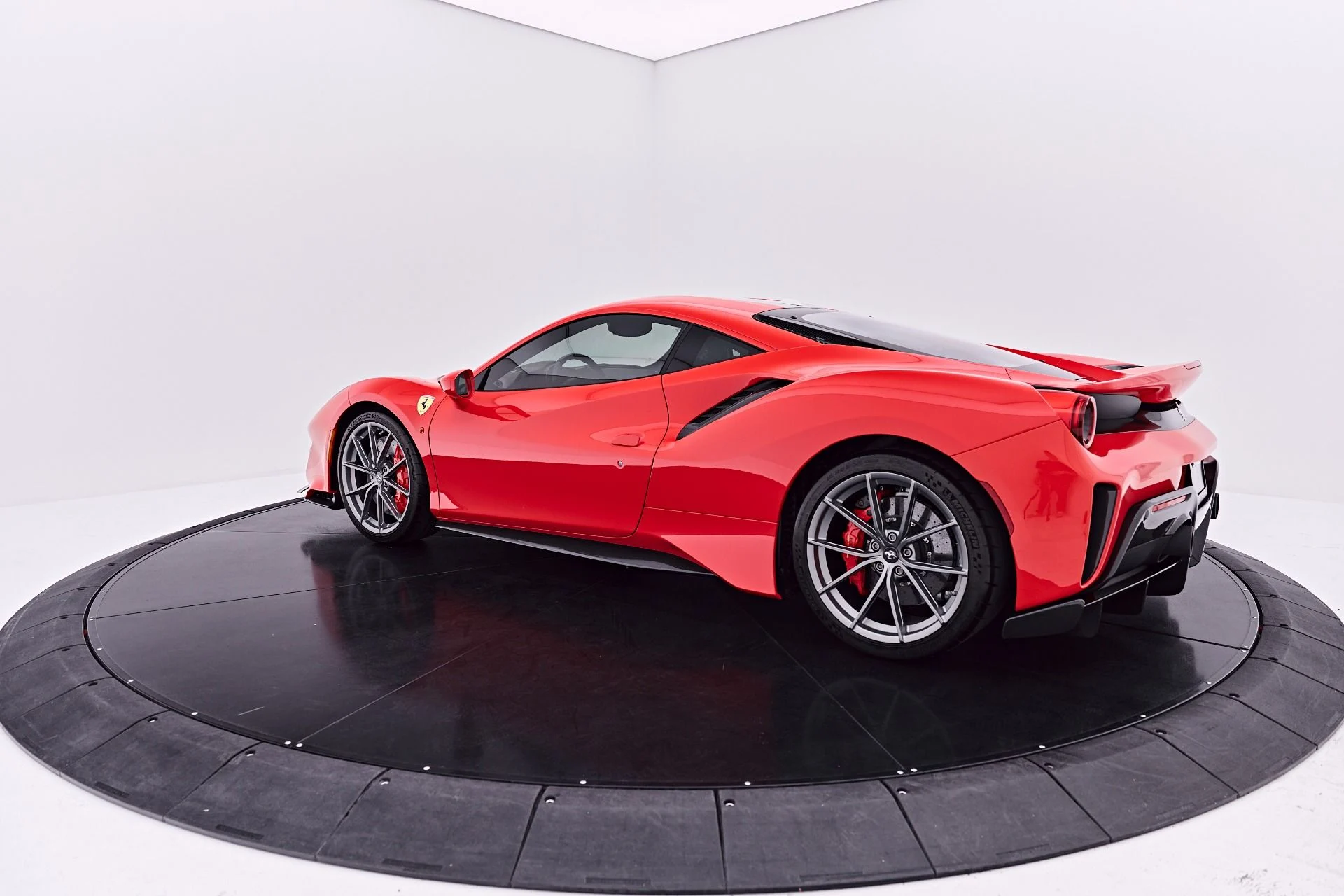 mph020_2480773562_Used_2020_Ferrari_488_Pista_Base_1785808781_4ba4b1760b
