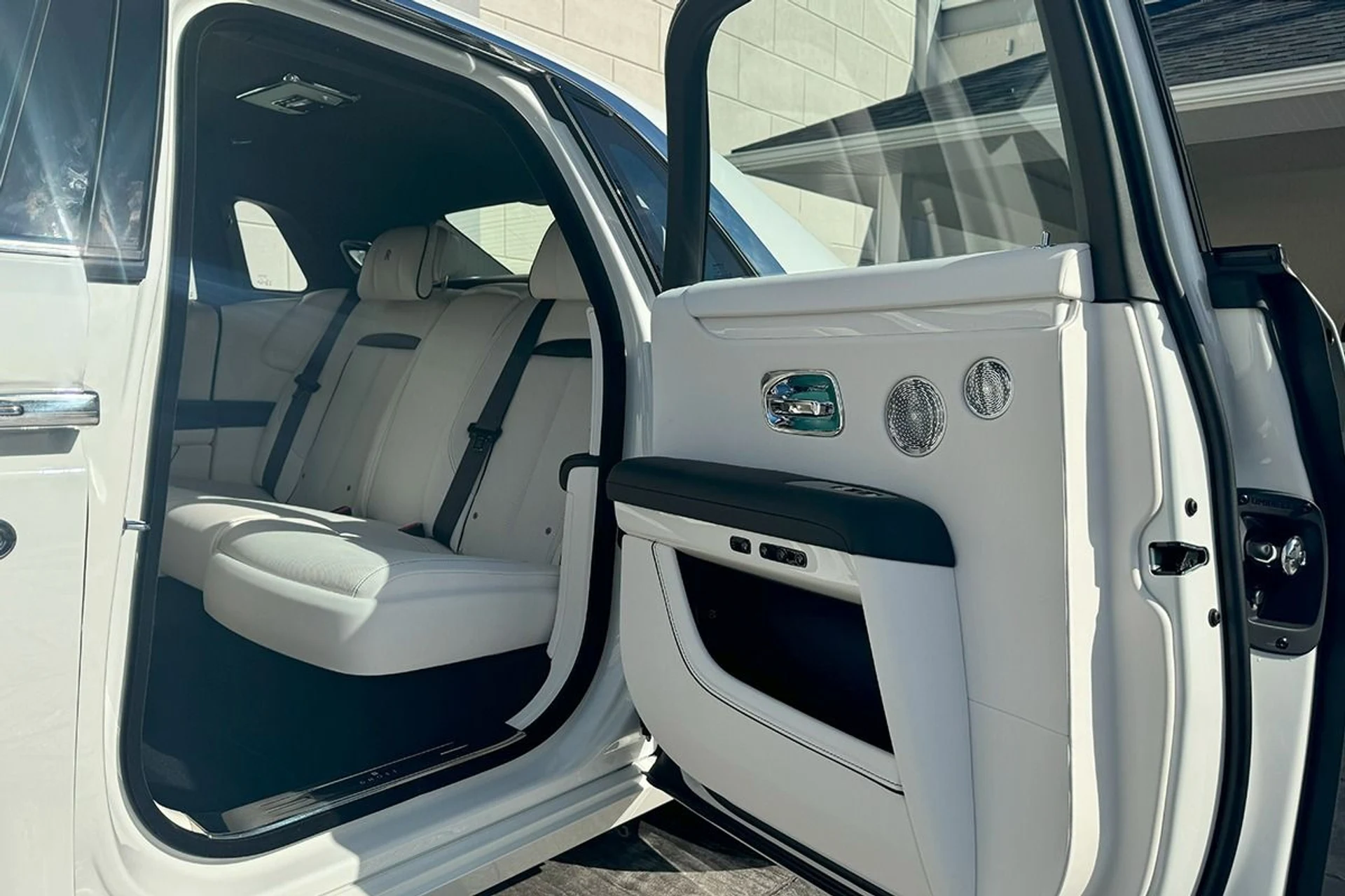 mph020_2482349637_Used_2025_Rolls_Royce_Ghost_1740557144_1d1e2f253e