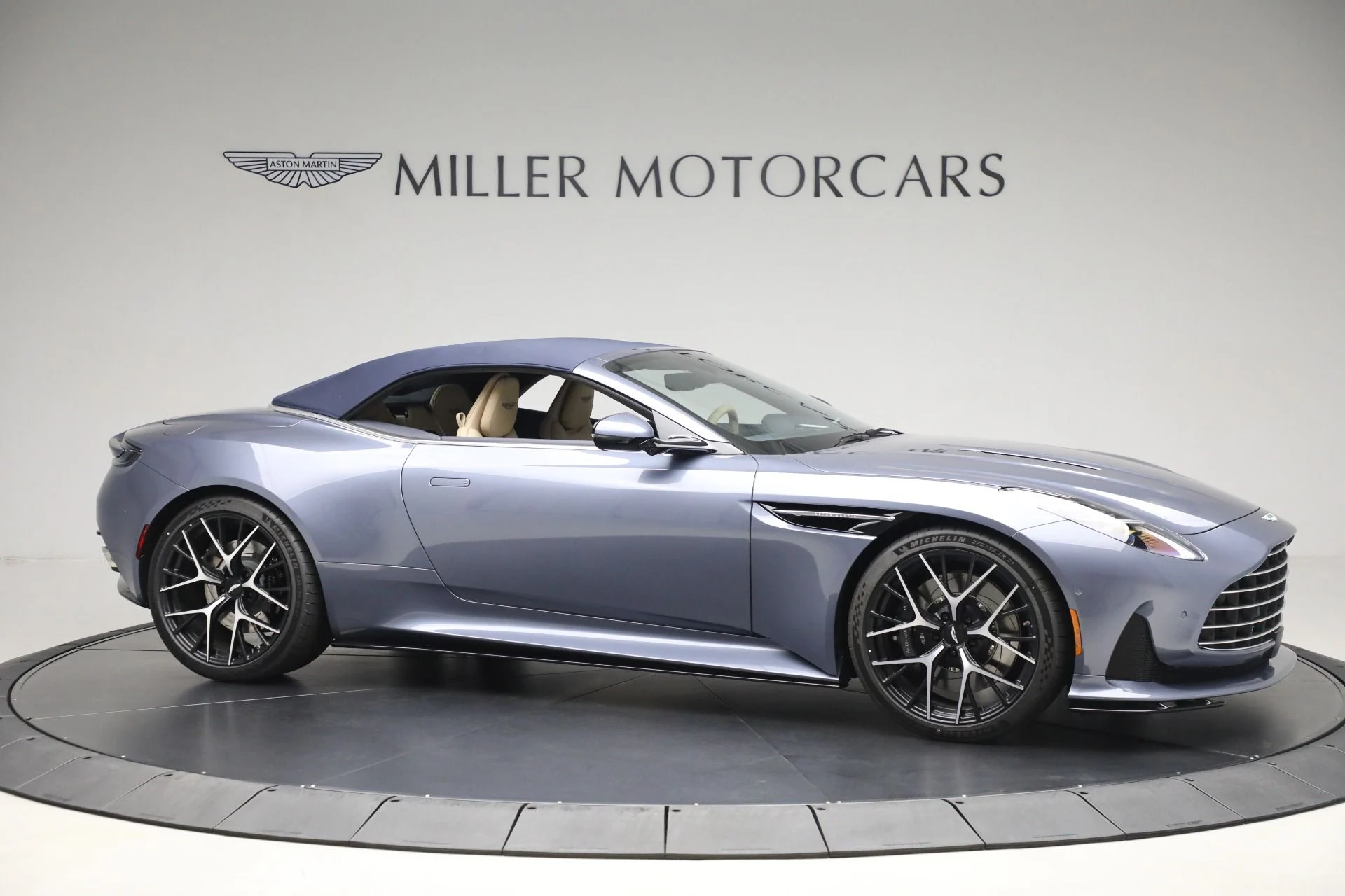 mph020_2482795877_New_2025_Aston_Martin_DB_12_Volante_a9737519fe
