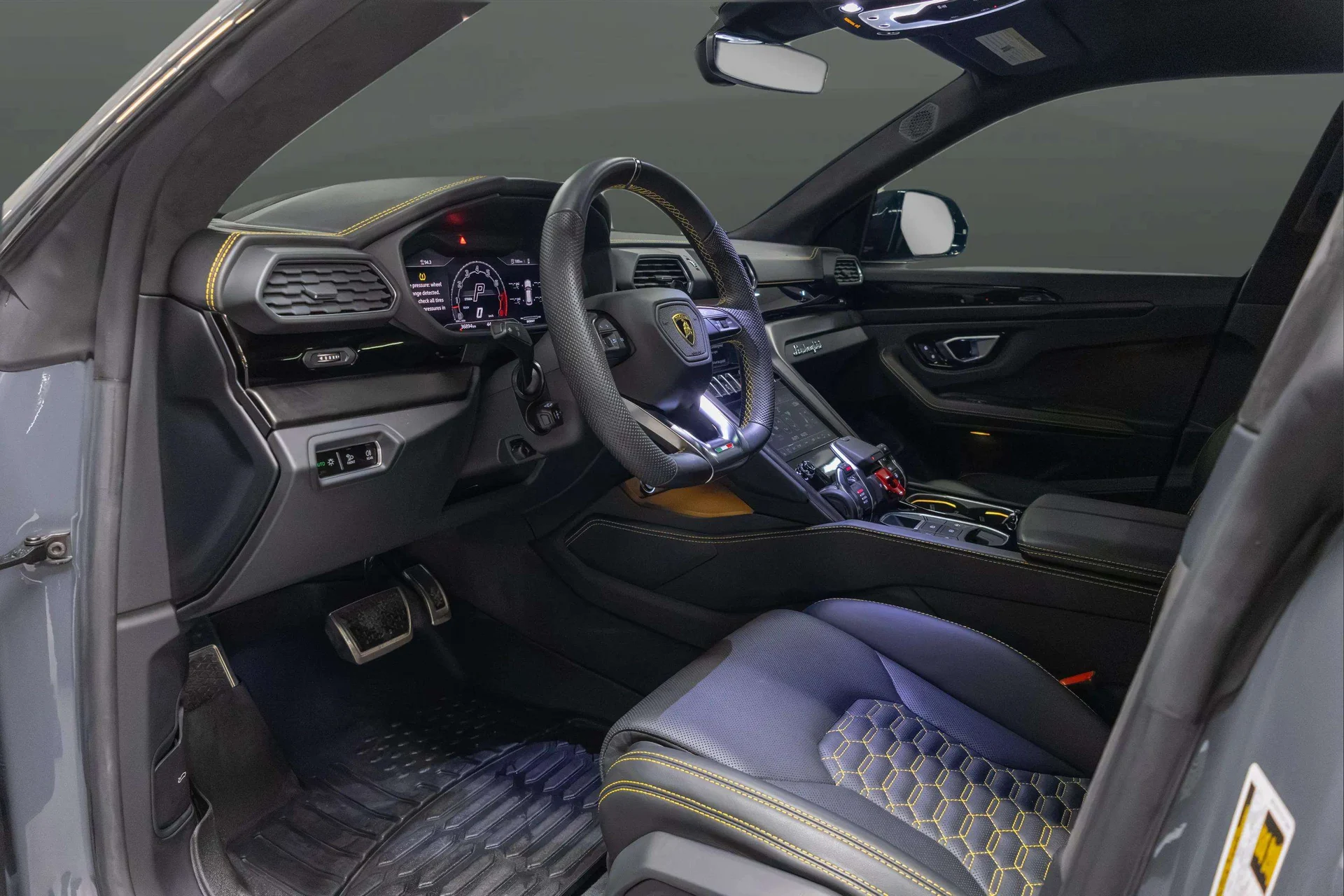 mph020_2486630579_f1102f8e_036d_4e5a_9ac8_2ff3db5f5d1e_202320_Lamborghini20_Urus20_S2028_ZPBCB_3_ZL_4_PLA_2366129_21_ac7fdd3f76