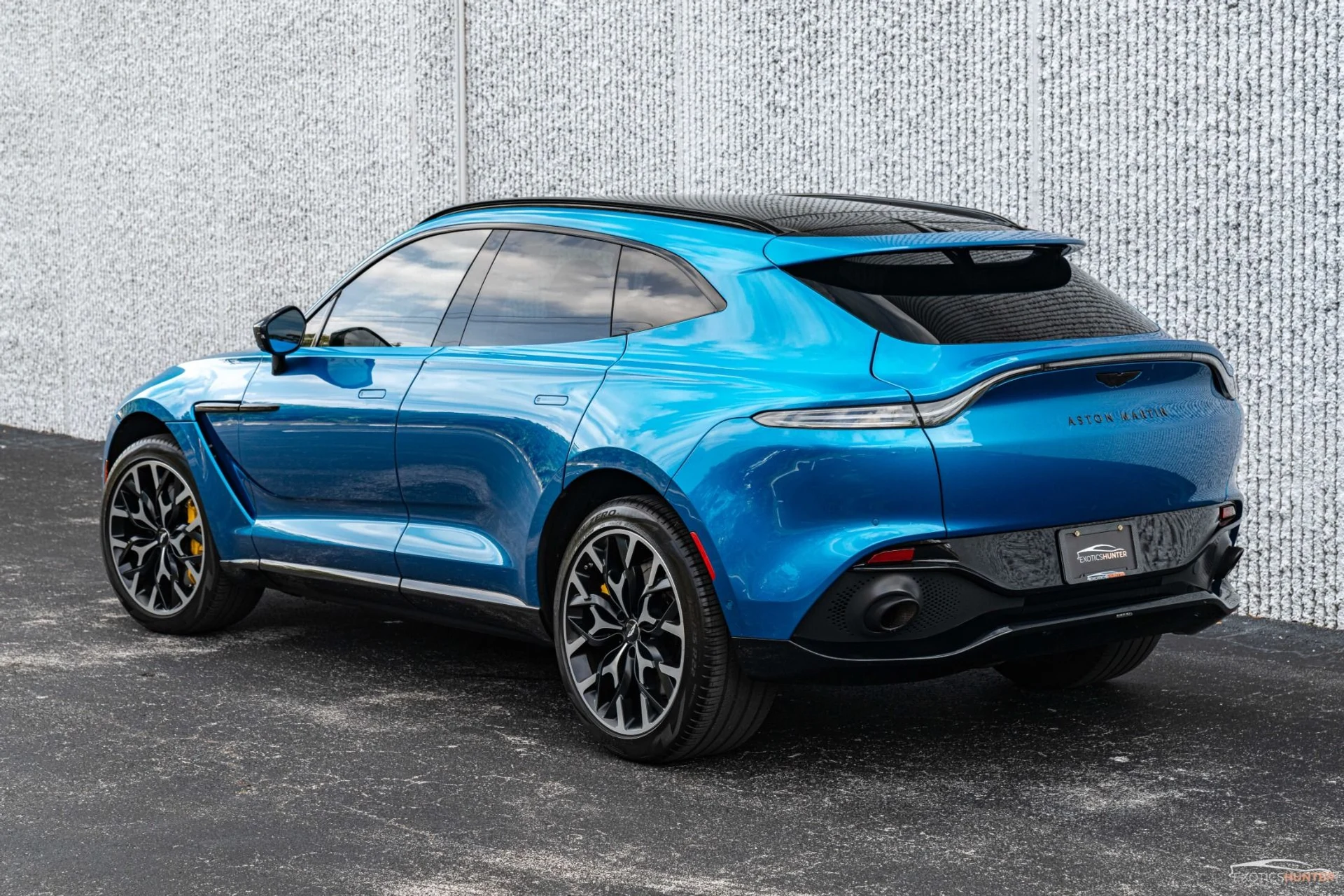 mph020_248776231_Used_2021_Aston_Martin_DBX_CPO_Aug_2026_w_Special_Order_Exterior_Interior_Black_Pack_1708458533_4984cf2faa