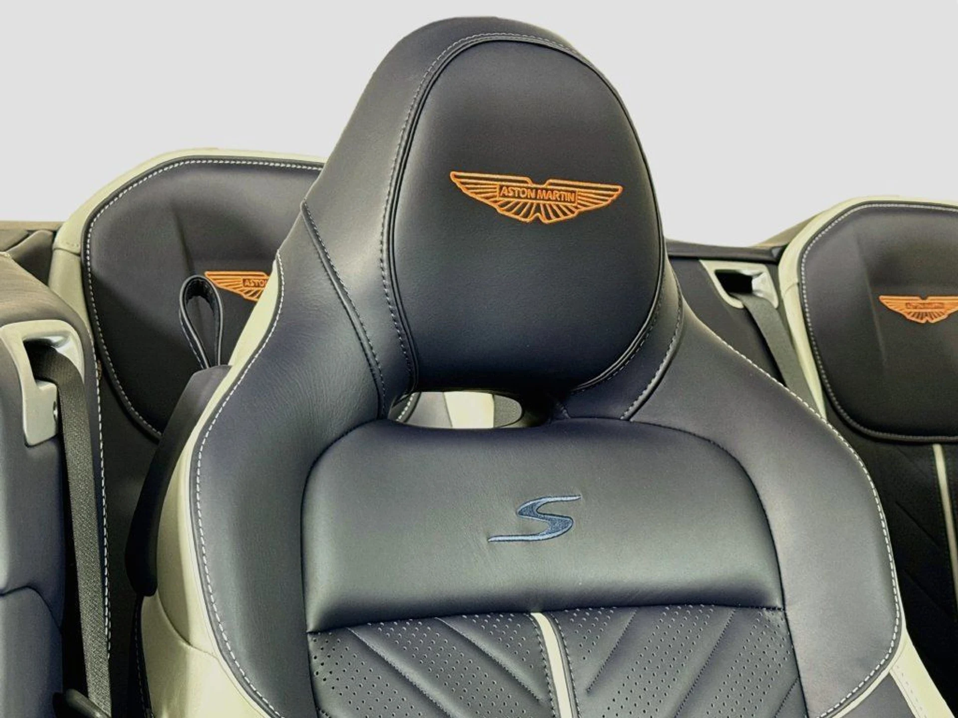 mph020_2490083504_new_2026_aston_martin_db12_volante_11350_23082922_22_1024_d5e305b841