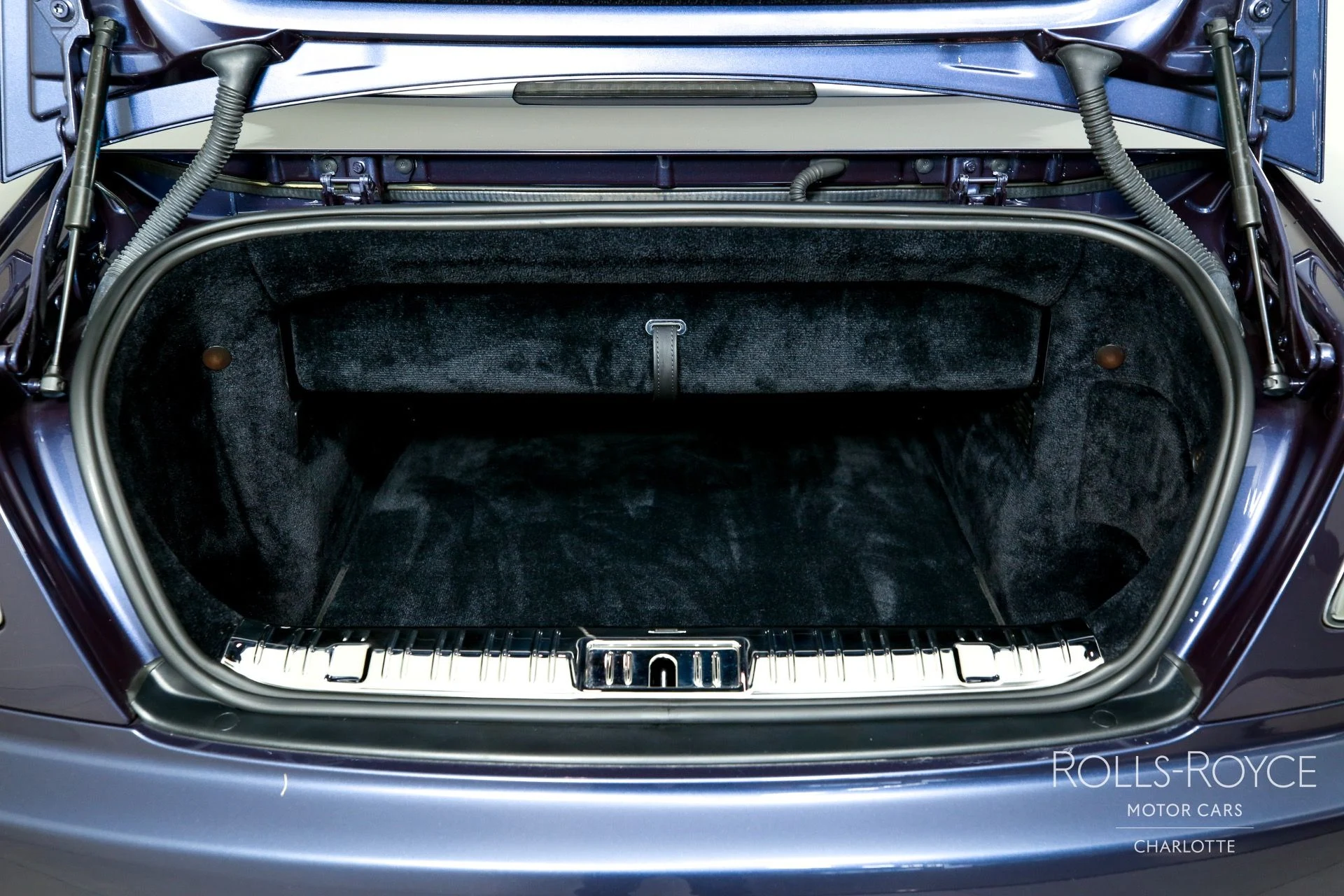 mph020_2500274588_Used_2017_Rolls_Royce_Dawn_1754332752_cf9ee3cb67