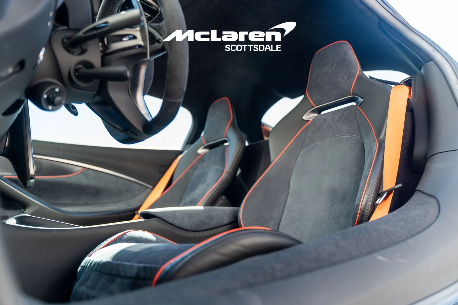 mph020_2515884978_Used_2024_MCLAREN_ARTURA_1762550497_4935393ff1