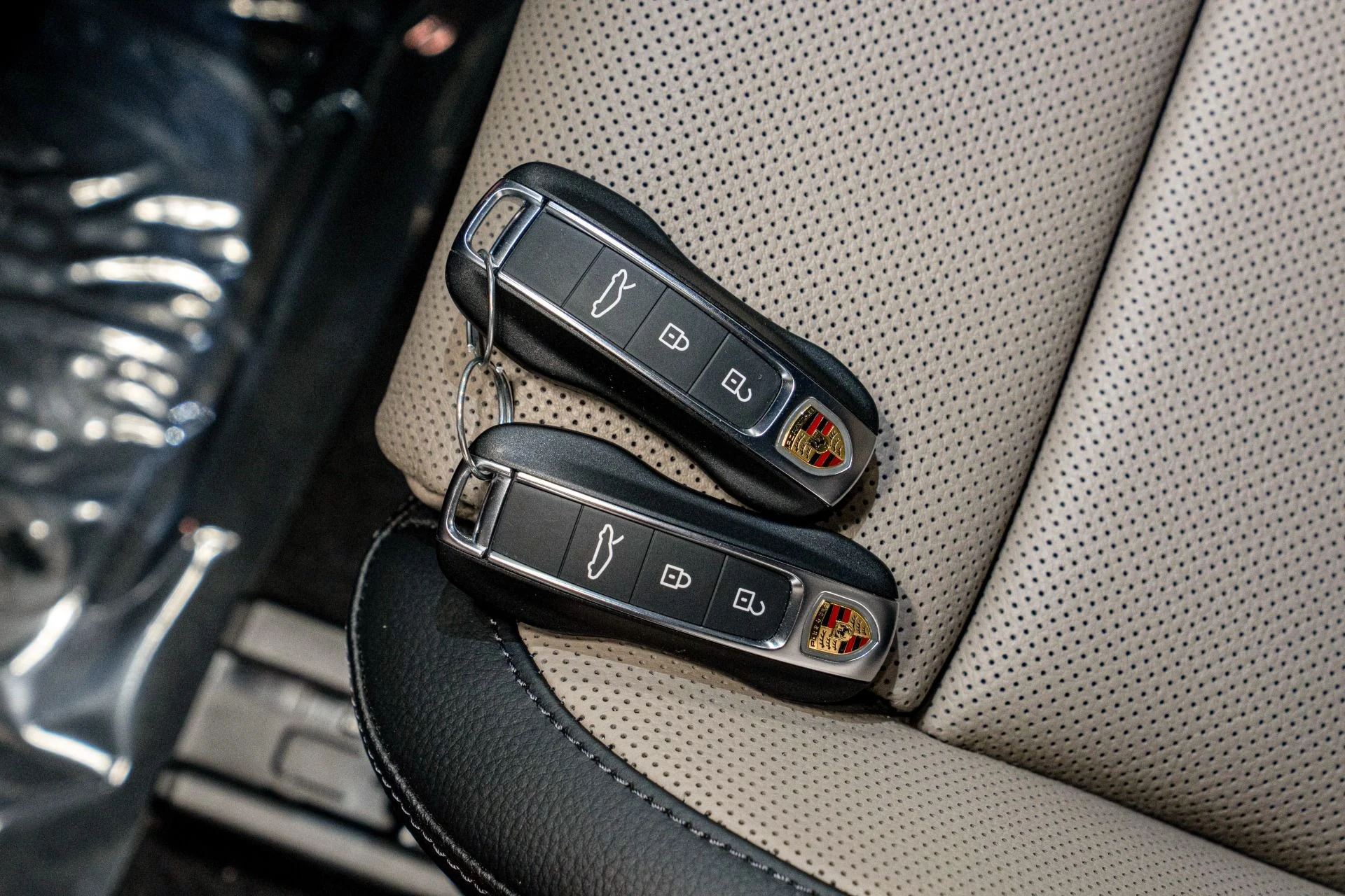 mph020_25262545_Used_2025_Porsche_911_Carrera_Sport_Exhaust_Low_Miles_Sport_Chrono_Carrera_Classic_Wheels_1755615529_8bad614e61