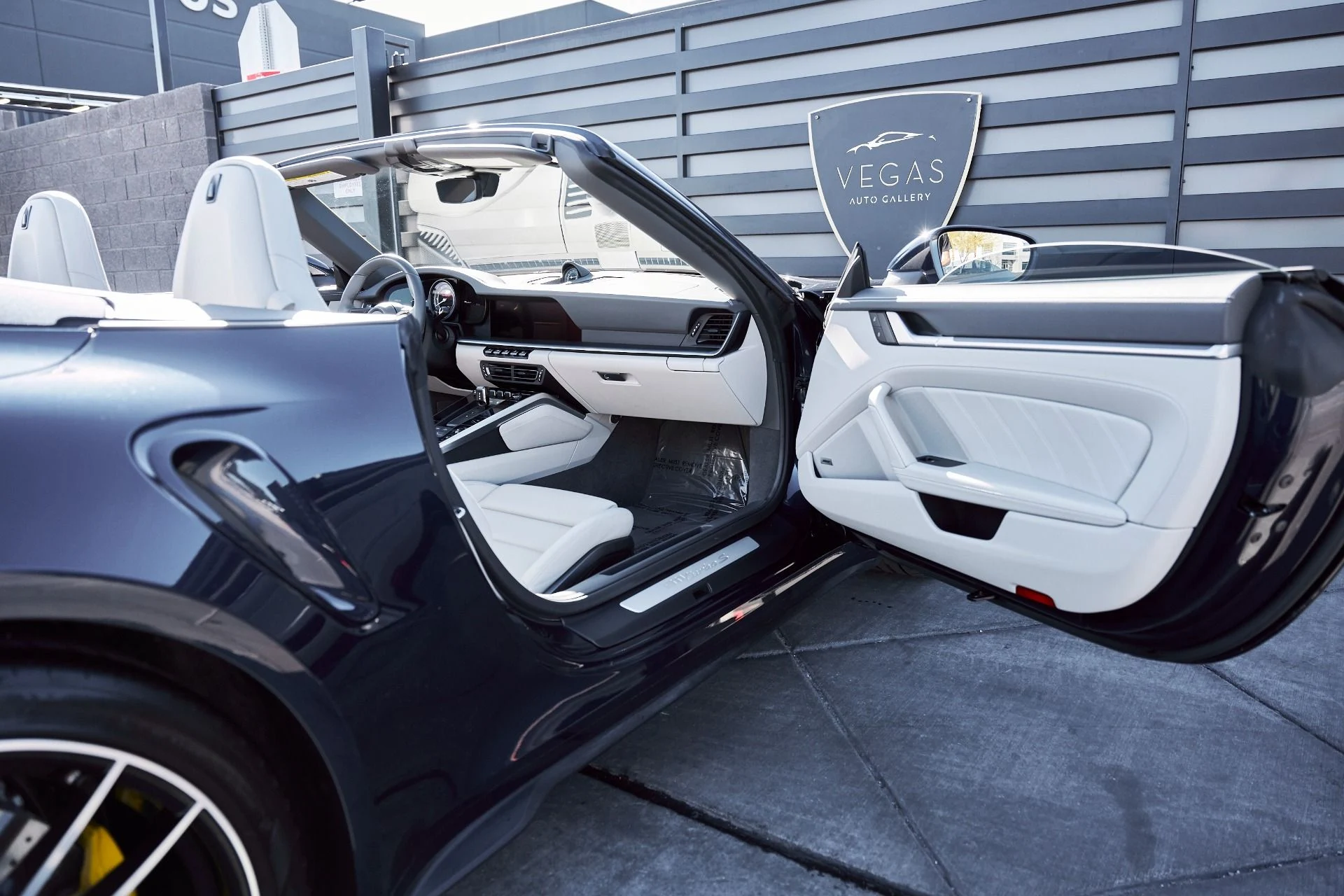 mph020_2528590644_Used_2022_Porsche_911_Turbo_S_1770670615_e7605659d5