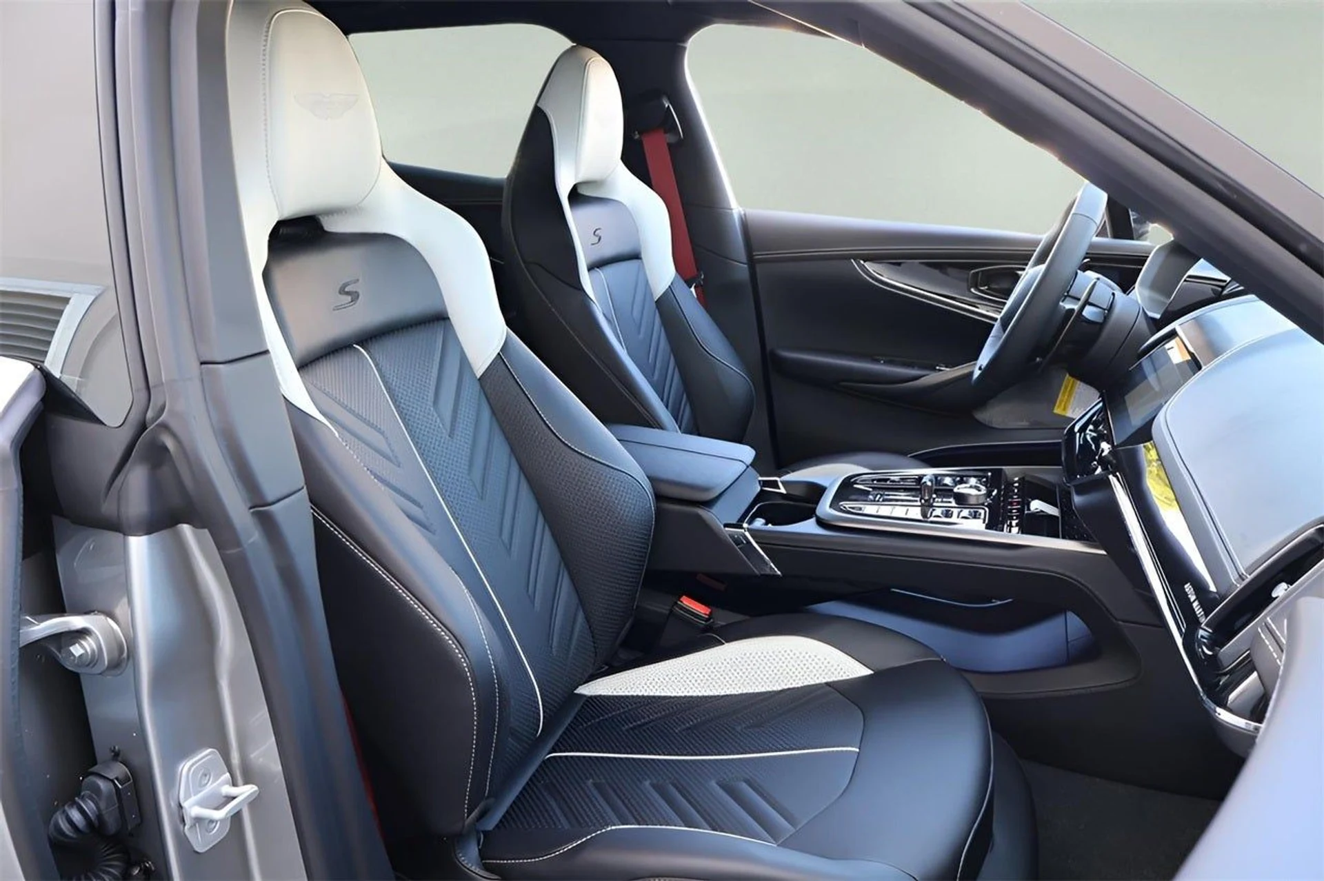 mph020_2534862837_21_6155d87014