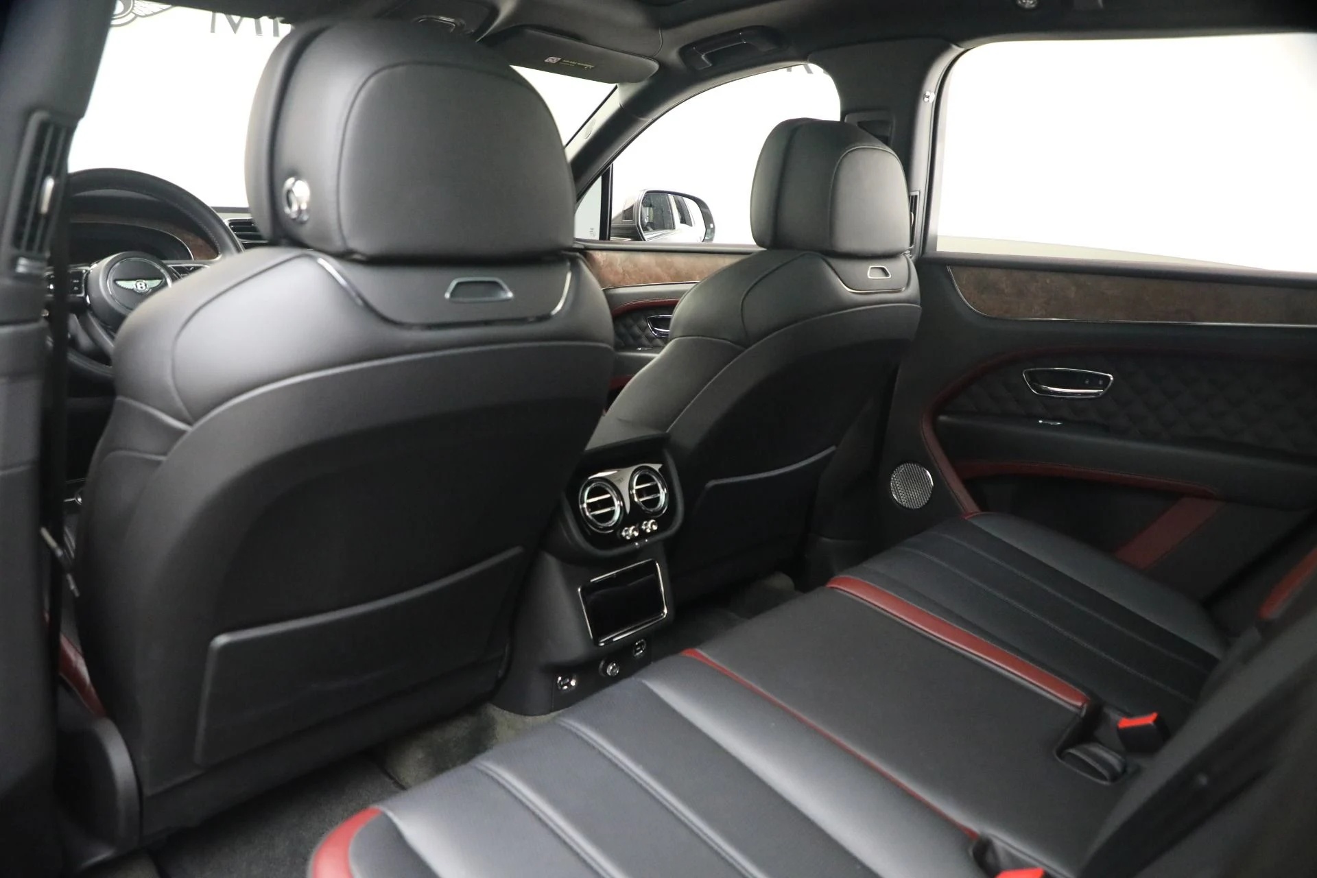 mph020_2536710144_Used_2022_Bentley_Bentayga_V8_1772493107_78b076dc80