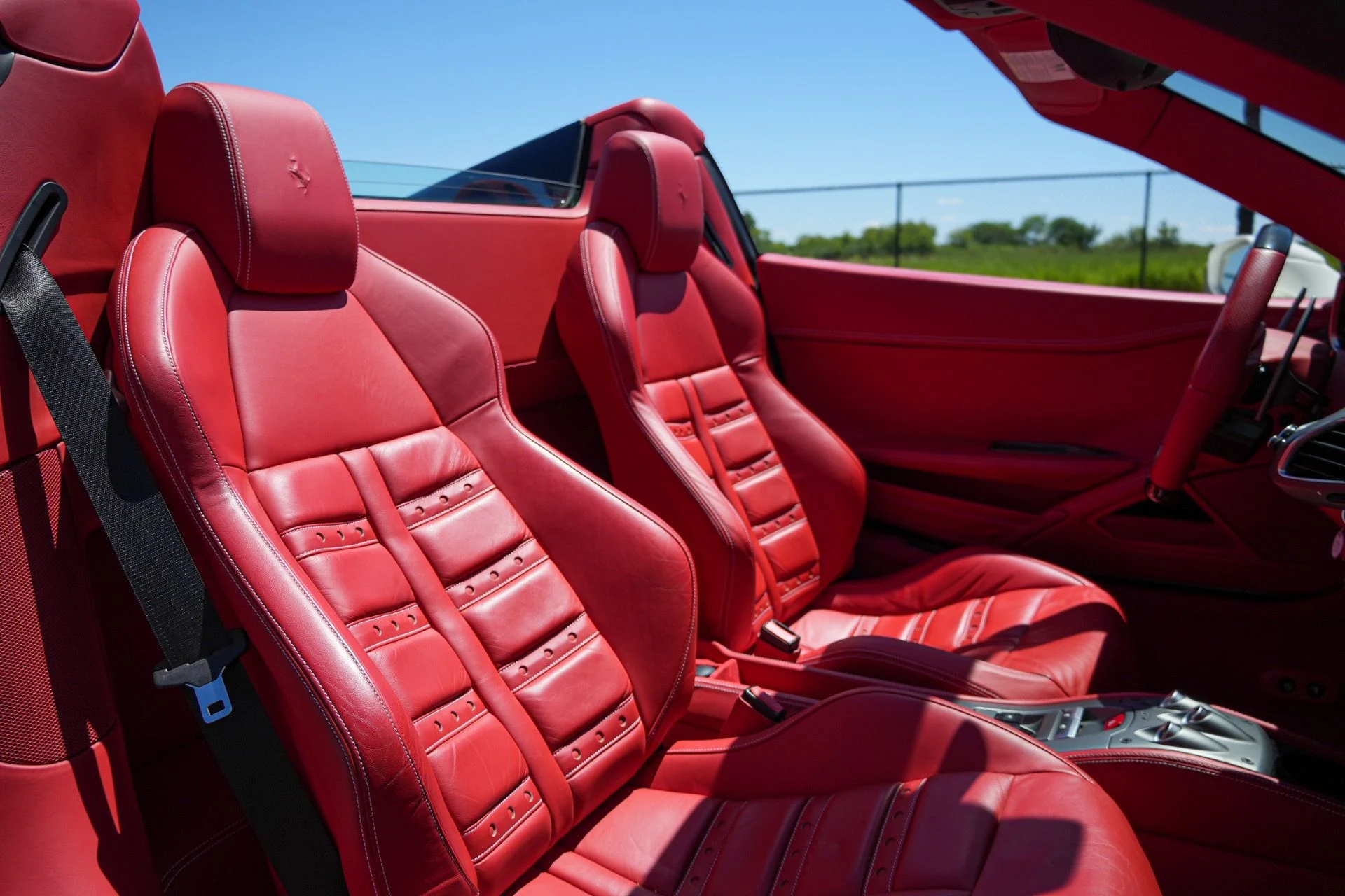 mph020_2539551990_Used_2013_Ferrari_458_Spider_1781897599_61d4a3b520