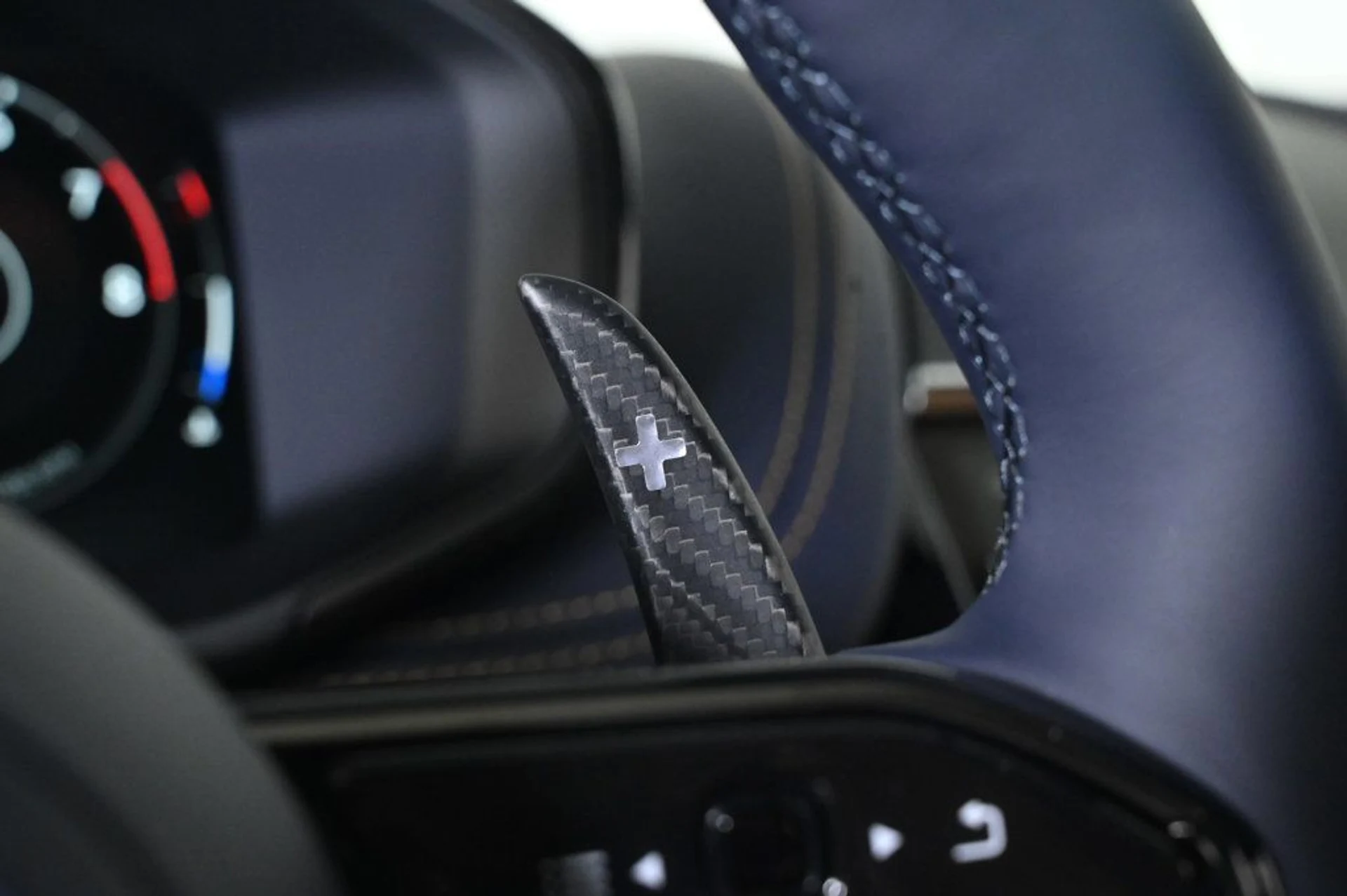 mph020_2540546302_new_2026_aston_martin_dbx_707awd_11350_22956758_20_1024_ab9c983f16