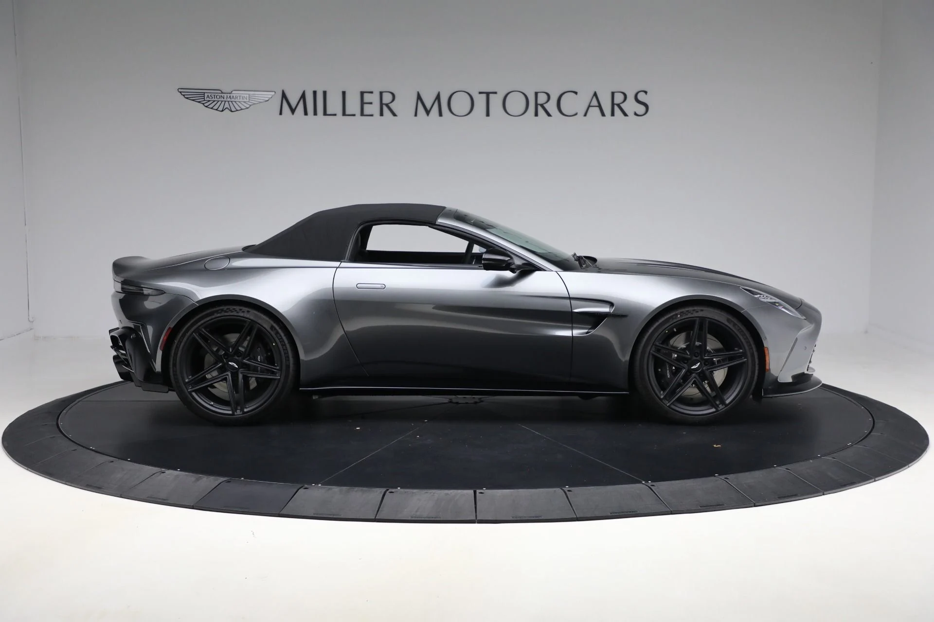 mph020_2548335520_New_2026_Aston_Martin_Vantage_Roadster_2acc7033e4