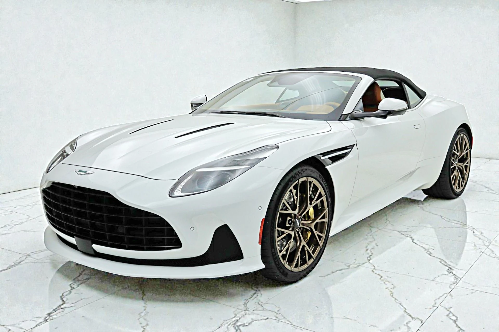 mph020_2559627558_New_2026_Aston_Martin_DB_12_Volante_8f115d8e8b