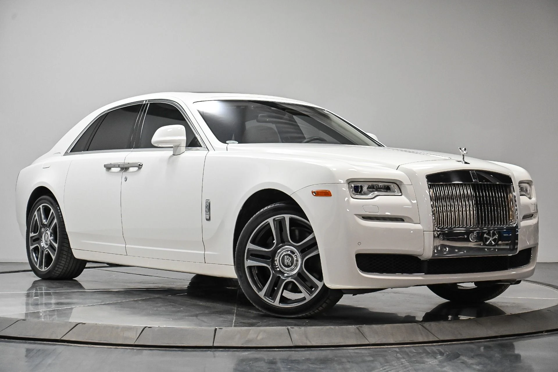 mph020_2564887623_Used_2017_Rolls_Royce_Ghost_1749695060_a7f6833e7f