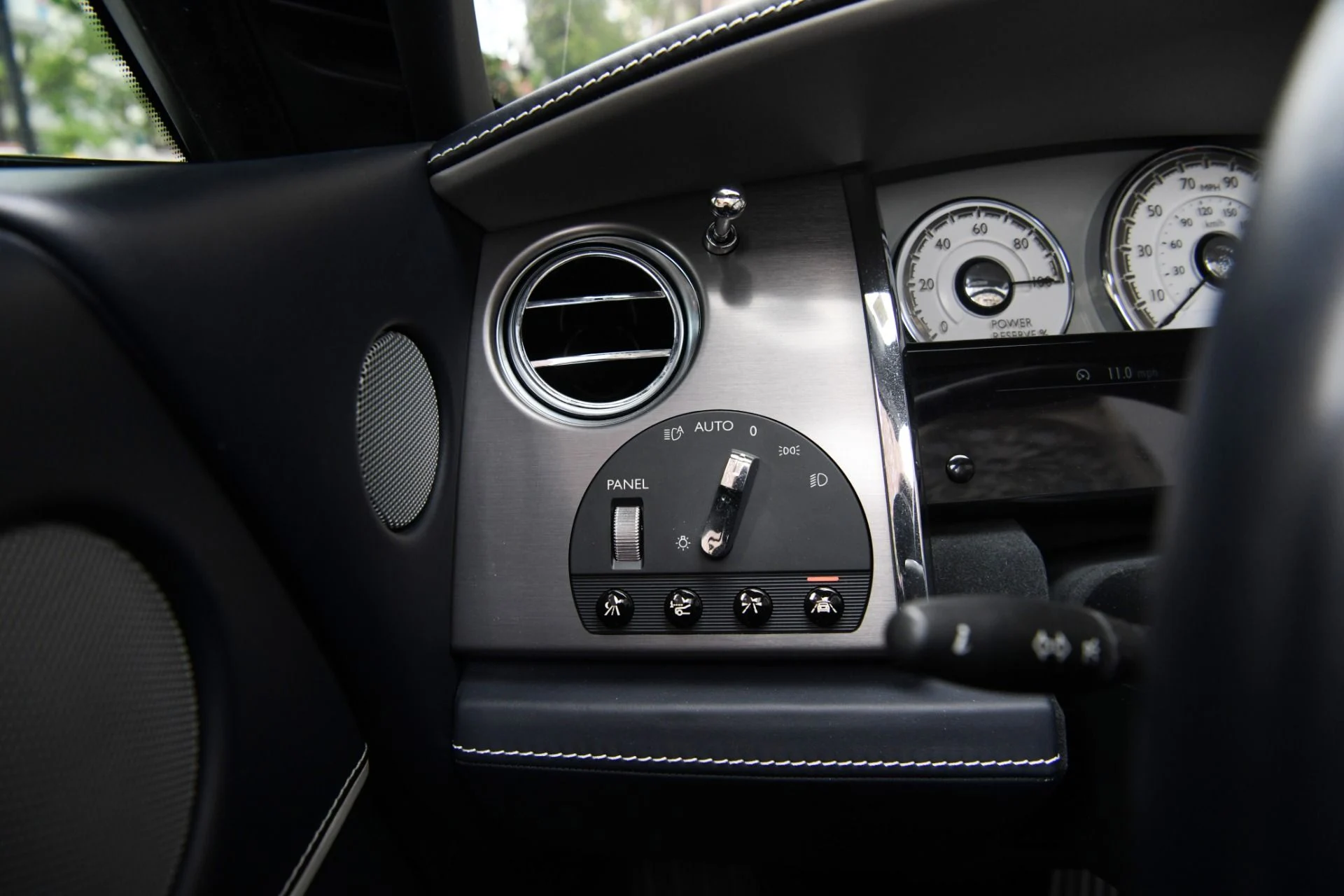 mph020_2572848585_9708_p22_l_d46e77281e