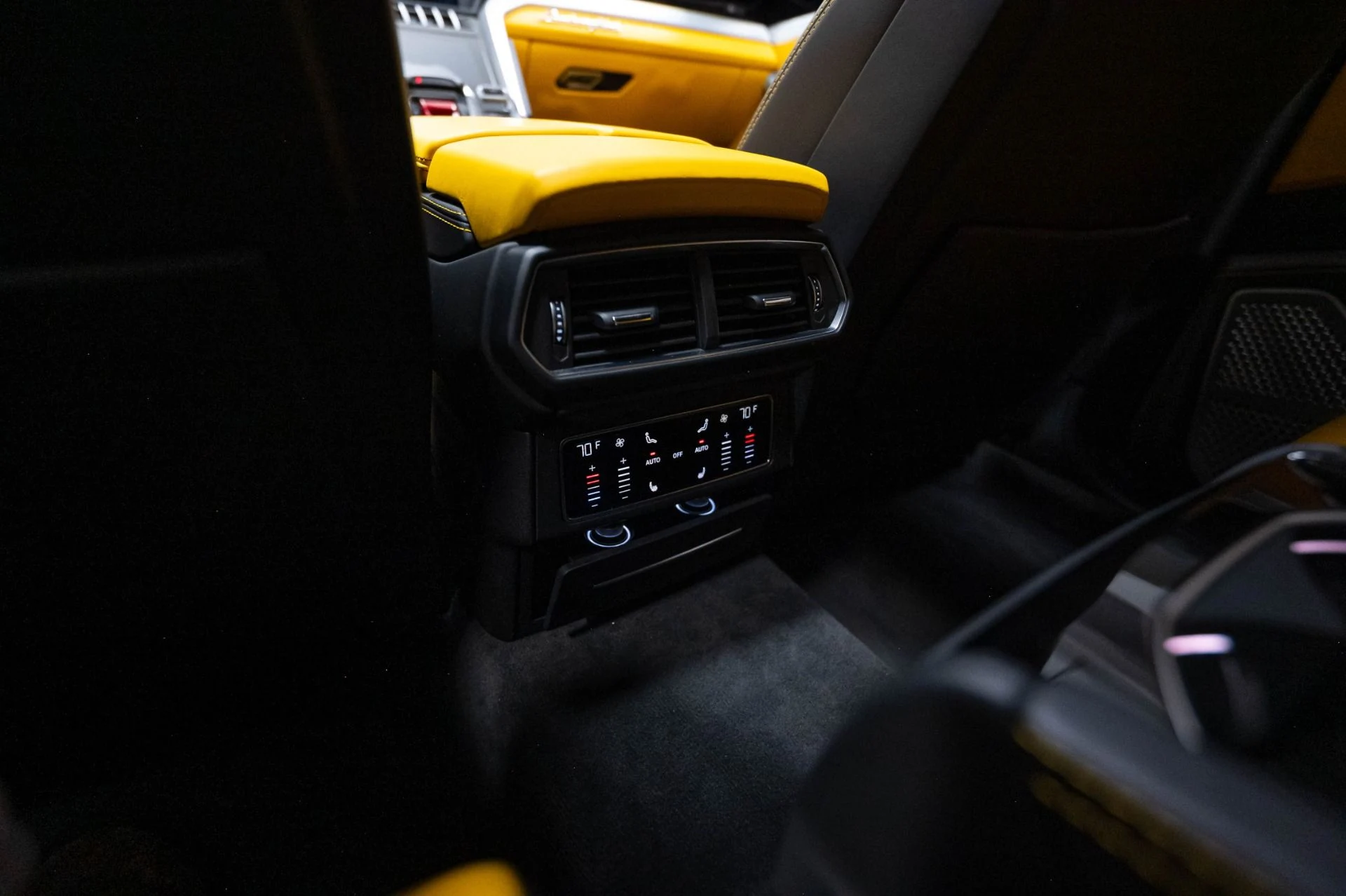mph020_2578146673_Used_2019_Lamborghini_Urus_1786985122_413bbb4a91