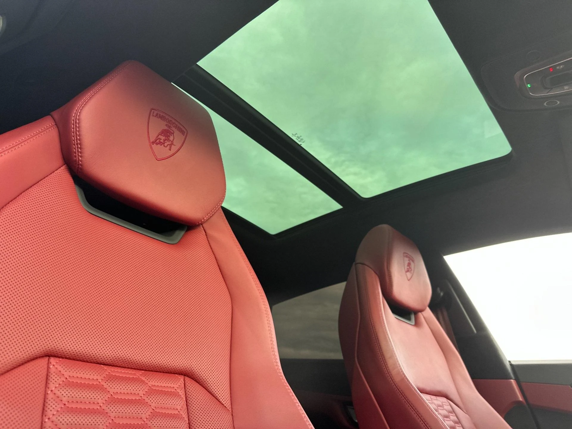 mph020_2582627599_Used_2022_Lamborghini_Urus_Selezione_CPO_1767174656_ca8ba9a534