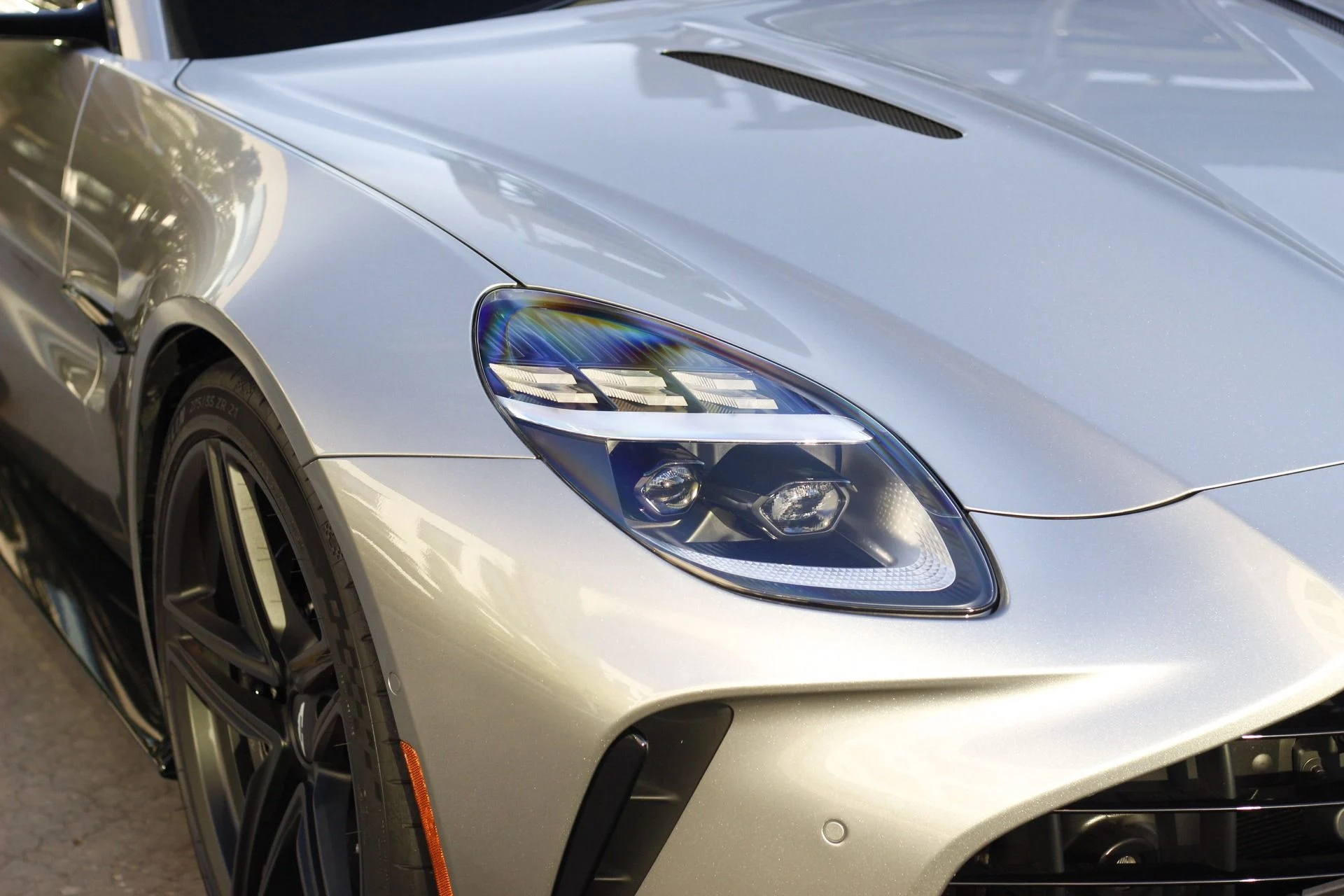 mph020_2587105403_Used_2025_Aston_Martin_Vantage_1788306659_1e9b03c6e7